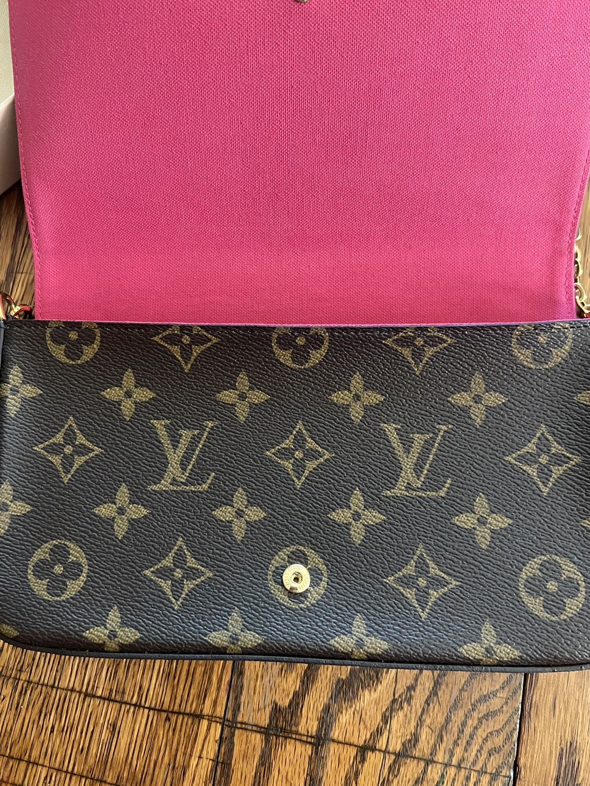 Louis Vuitton Louis Vuitton Felicie Christmas 2021 Limited Edition Clutch Size ONE SIZE - 3 Thumbnail