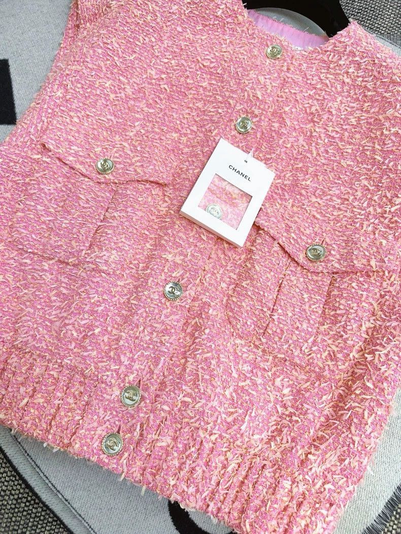 Chanel Chanel 21s Pink Crystal Button Sleeveless Vest Size M / US 6-8 / IT 42-44 - 3 Thumbnail