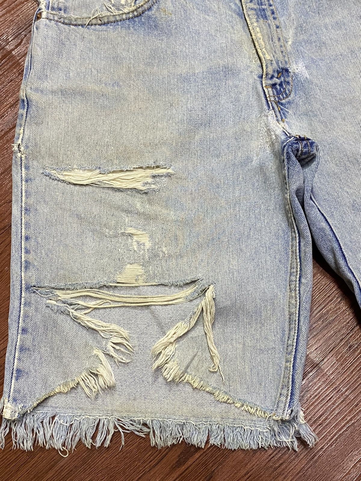 Levi's Vintage Clothing Vintage Levis550 90’s Faded Ripped Short Jeans Size US 34 / EU 50 - 5 Thumbnail