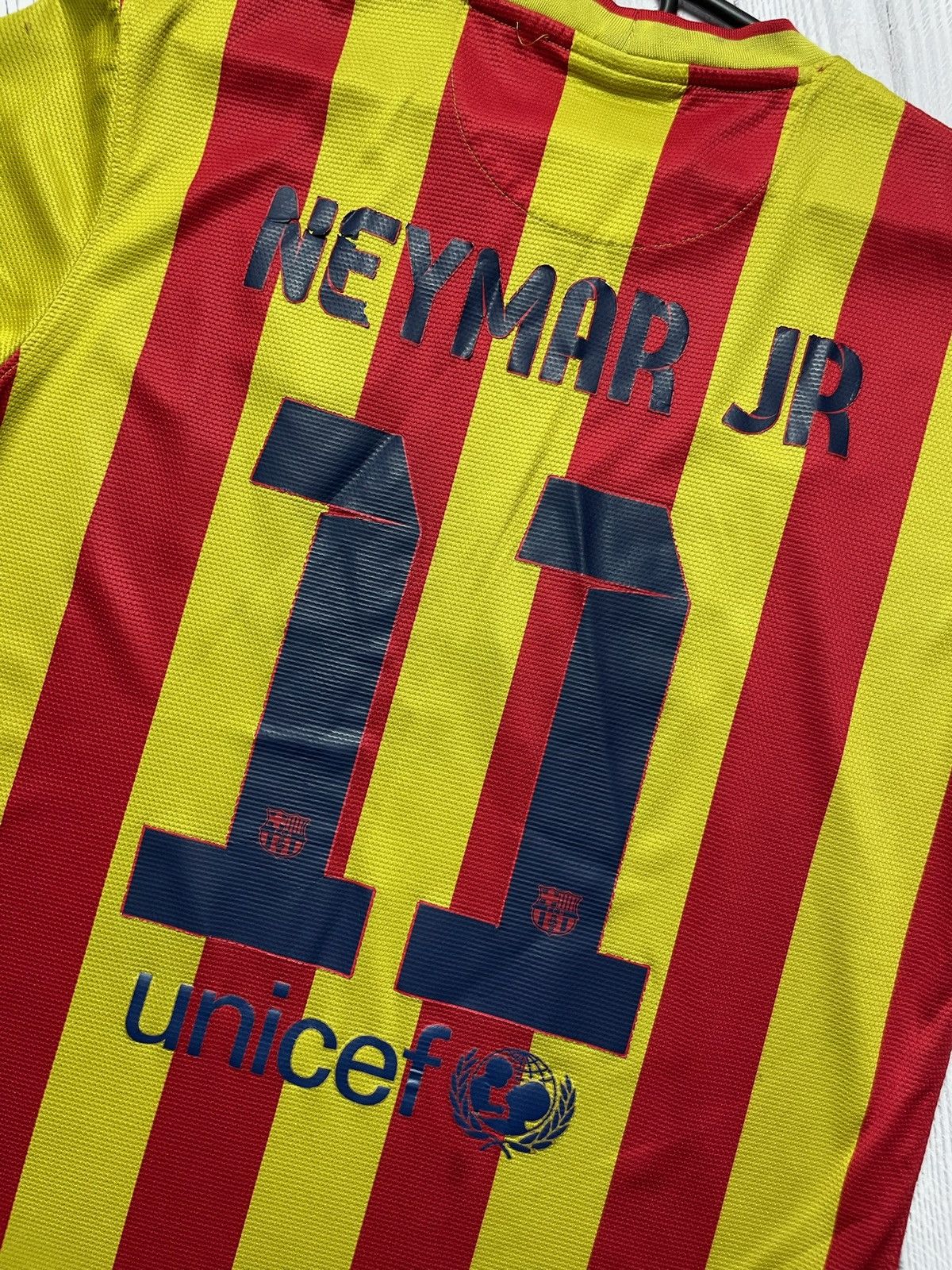 Vintage Vintage Nike Barcelona soccer jersey 11 Neymar rare size M Size US M / EU 48-50 / 2 - 9 Thumbnail