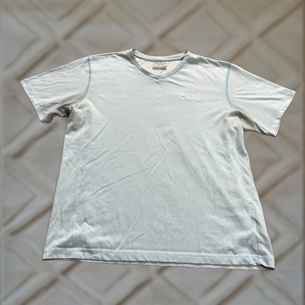 Vintage Columbia Shirt Large Lightblue V Neck Short Sleeve Omni Wick Tee Top Casual Mens Size US L / EU 52-54 / 3 - 1 Thumbnail