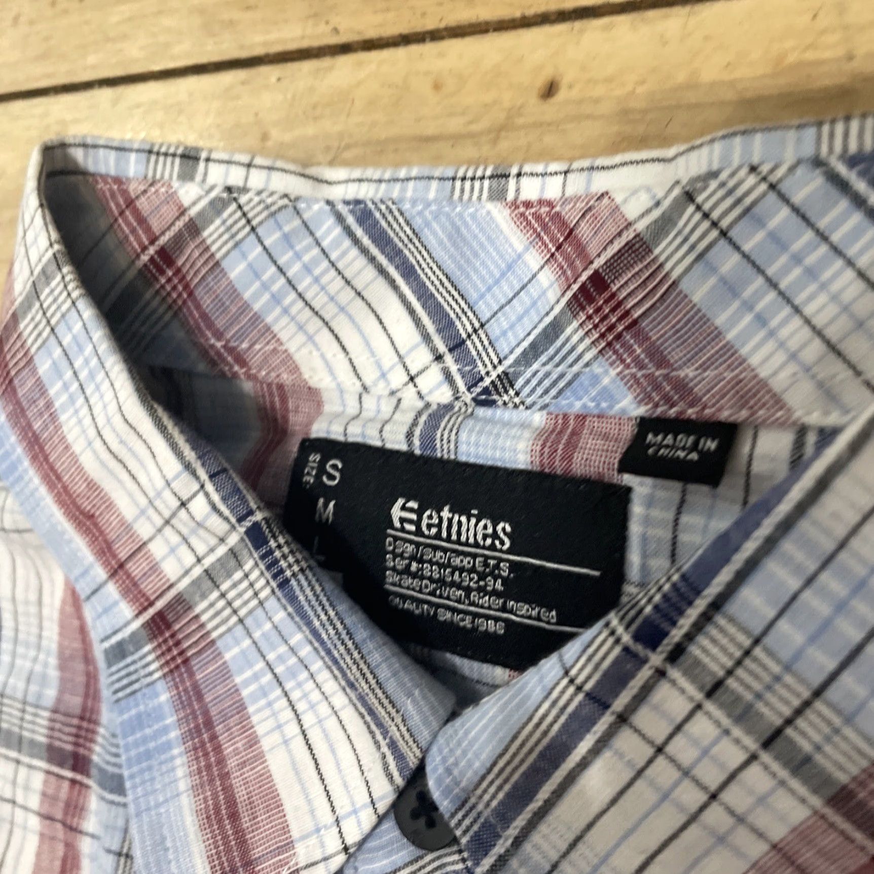 Etnies VINTAGE ETNIES Button-Up Shirt Men XL SKATE Y2k Streetwear Red White Blue Plaid Casual Classic Size US XL / EU 56 / 4 - 7 Thumbnail