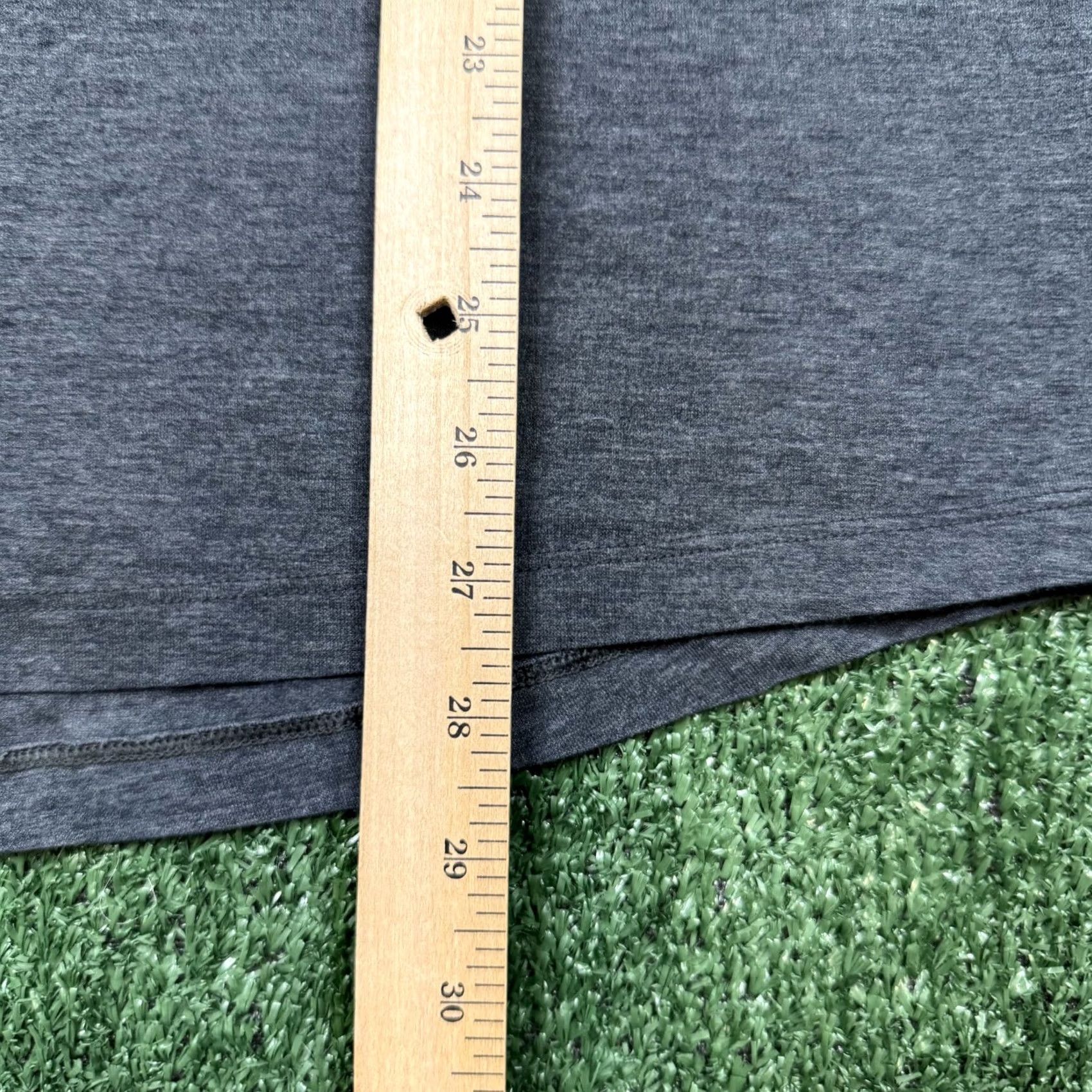 Lululemon Lululemon T Shirt Men's L Gray Short Sleeve V Neck Performance Lightweight Shirt Size US L / EU 52-54 / 3 - 7 Thumbnail