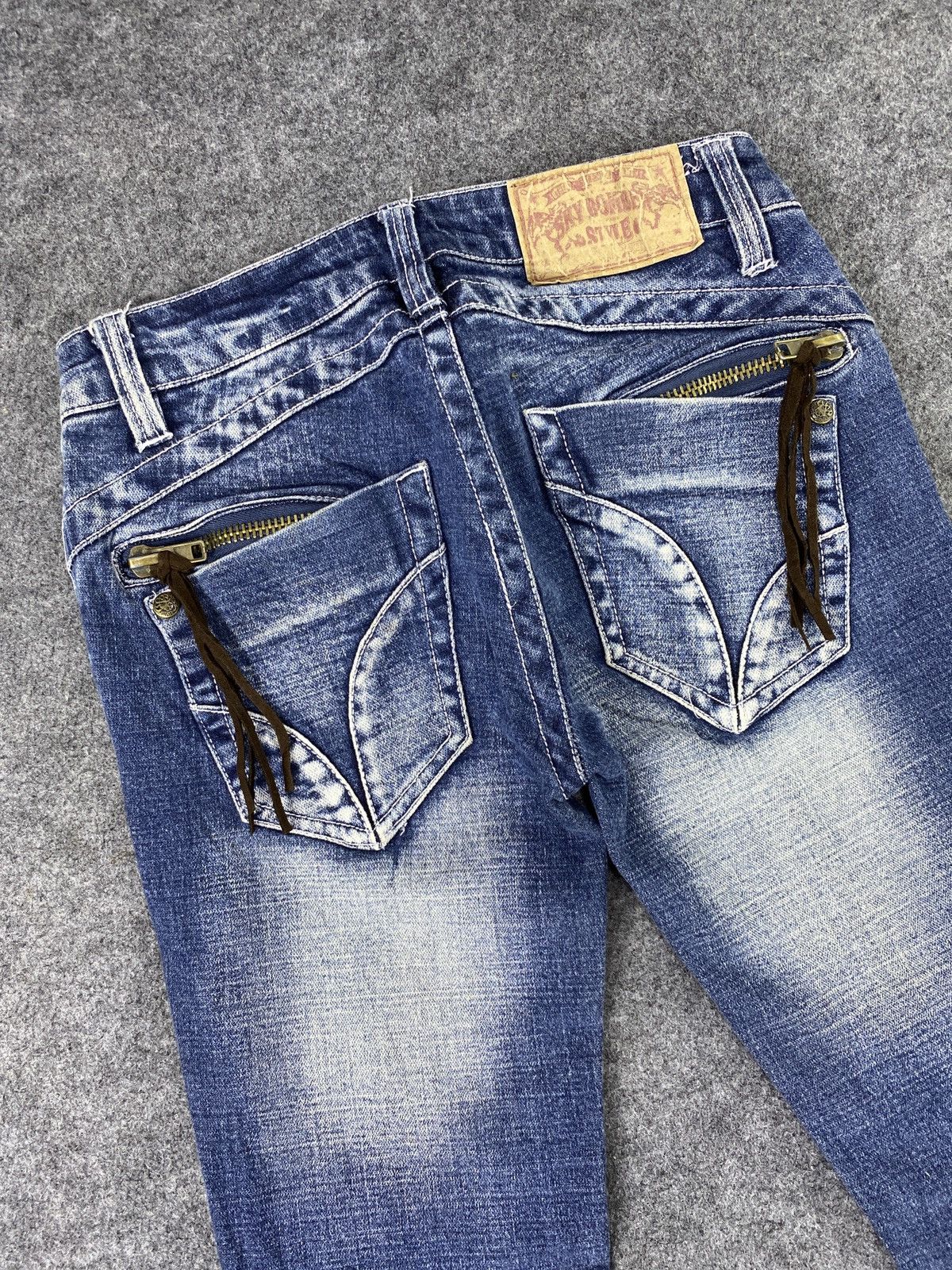 Japanese Brand × Jean Skull Button Sky Bomber Blue Wash Flare Jeans - J1061 Size 27" / US 4 / IT 40 - 6 Thumbnail