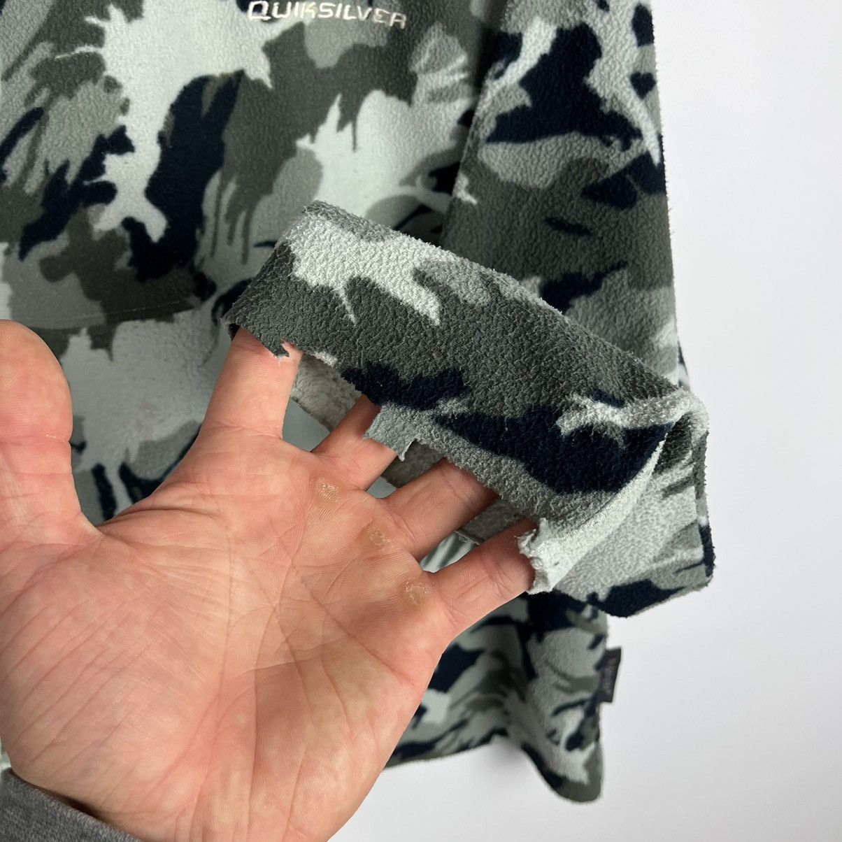 Quiksilver Vintage Y2K Quiksilver Camo Fleece Sweatshirt Outdoor Hiking Size US XS / EU 42 / 0 - 10 Thumbnail
