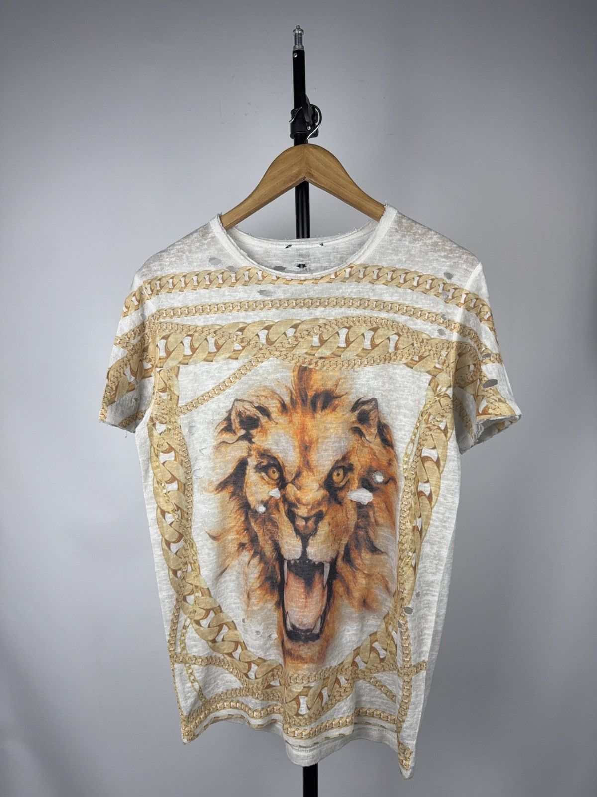Japanese Brand Retro 00s Distressed Lion Chain Print T-Shirt Gold Baroque Size US M / EU 48-50 / 2 - 1 Thumbnail