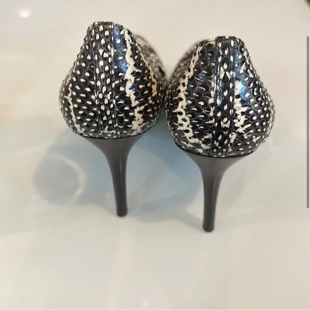 Alexander McQueen Alexander McQueen Black White Snakeskin Round Toe Heels 39.5 Size US 8.5 / IT 38.5 - 3 Thumbnail