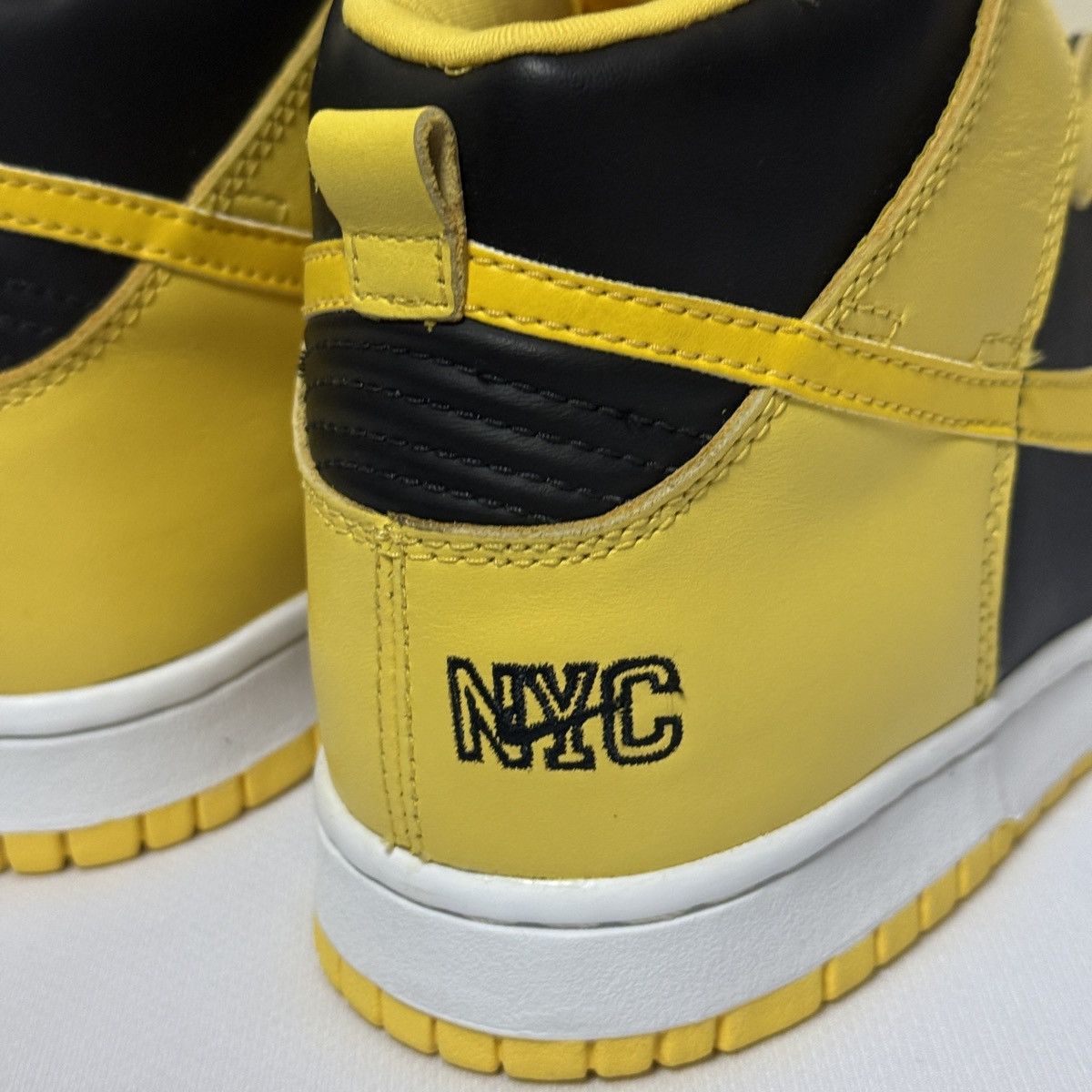 Nike 1999 NIKE DUNK HIGH LE NYC NEW YORK CITY GOLDENROD Size US 8 / EU 41 - 1 Thumbnail