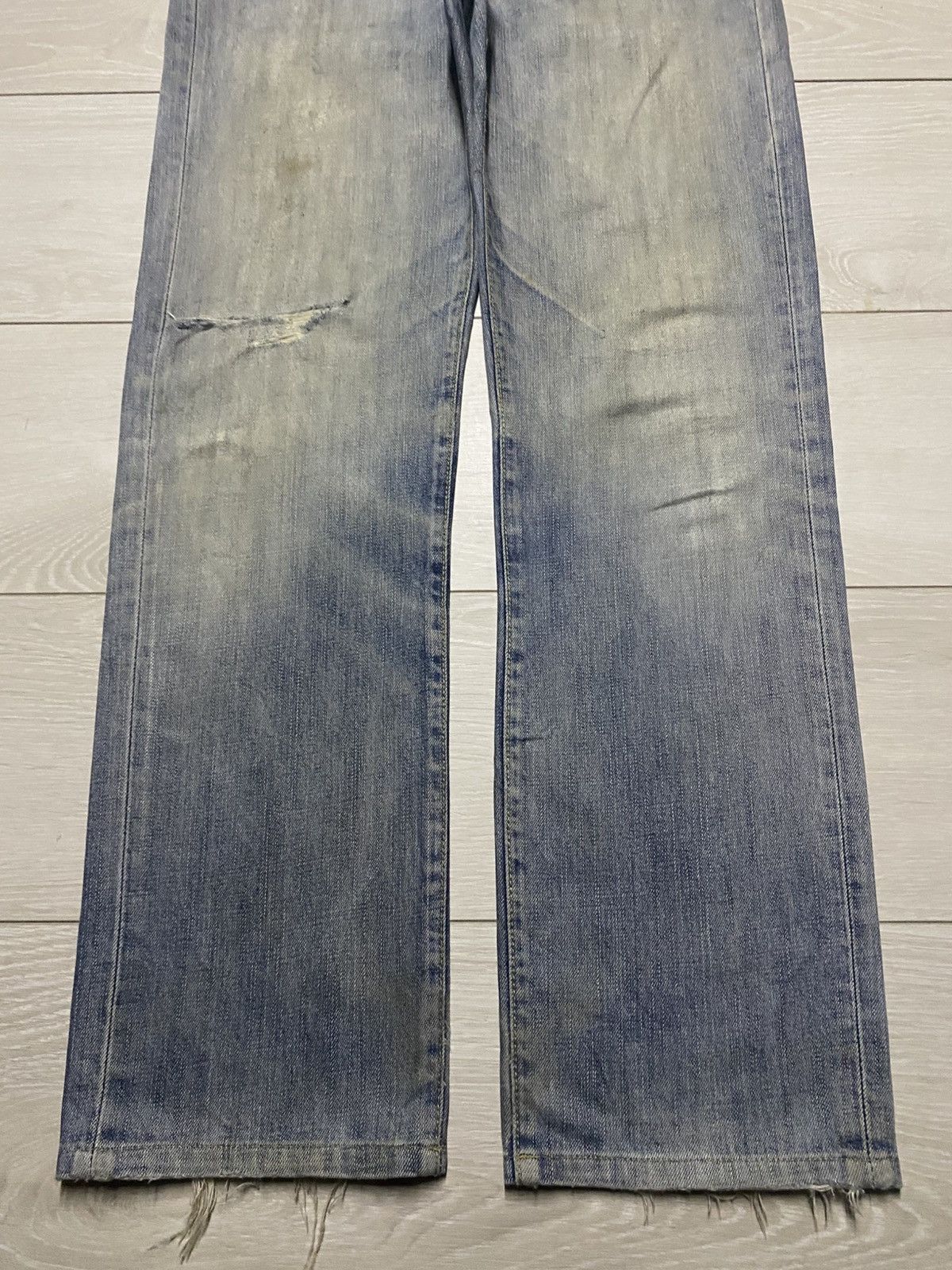 Japanese Brand Vintage Japanese Uniqlo Faded Wash Distressed Loose Jeans Size US 32 / EU 48 - 5 Thumbnail