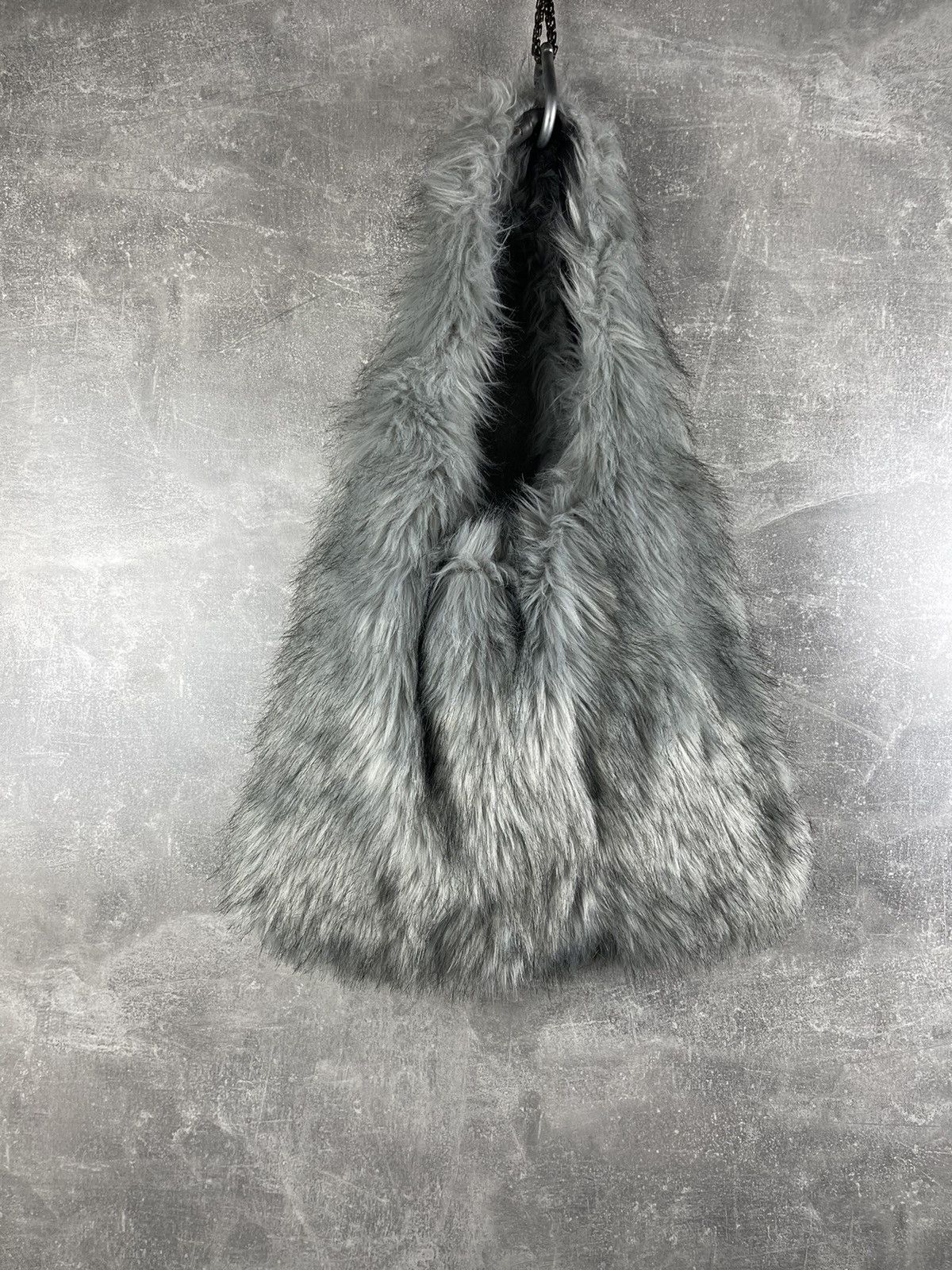Japanese Brand Avant Garde Faux Fur Gray Shoulder Bag Y2K Style Plush Hobo Size ONE SIZE - 4 Thumbnail