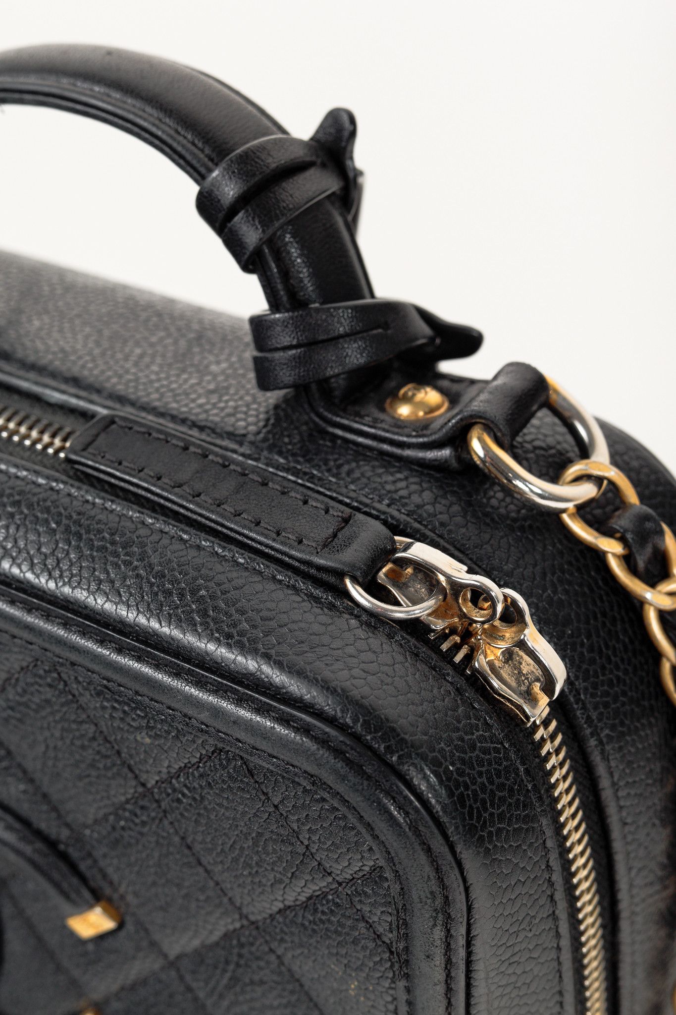 Chanel Chanel Filigree Medium Black Caviar Quilted CC Vanity Case Size ONE SIZE - 12 Thumbnail