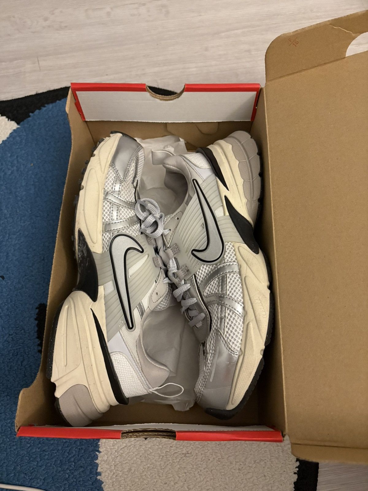 Nike Nike V2K Run Size US 8.5 / EU 41-42 - 6 Thumbnail