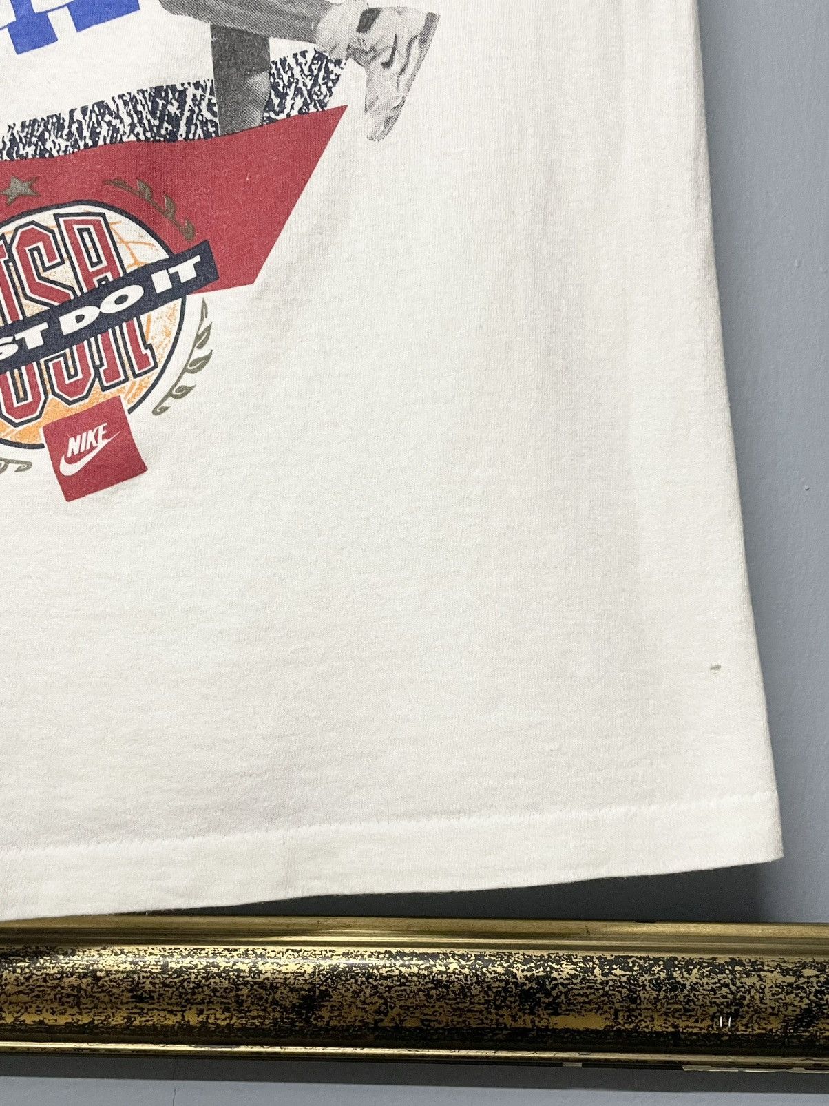 Nike Vintage 90s Designer Nike Land Of The Free Nba Og Tshirt Size US M / EU 48-50 / 2 - 12 Thumbnail