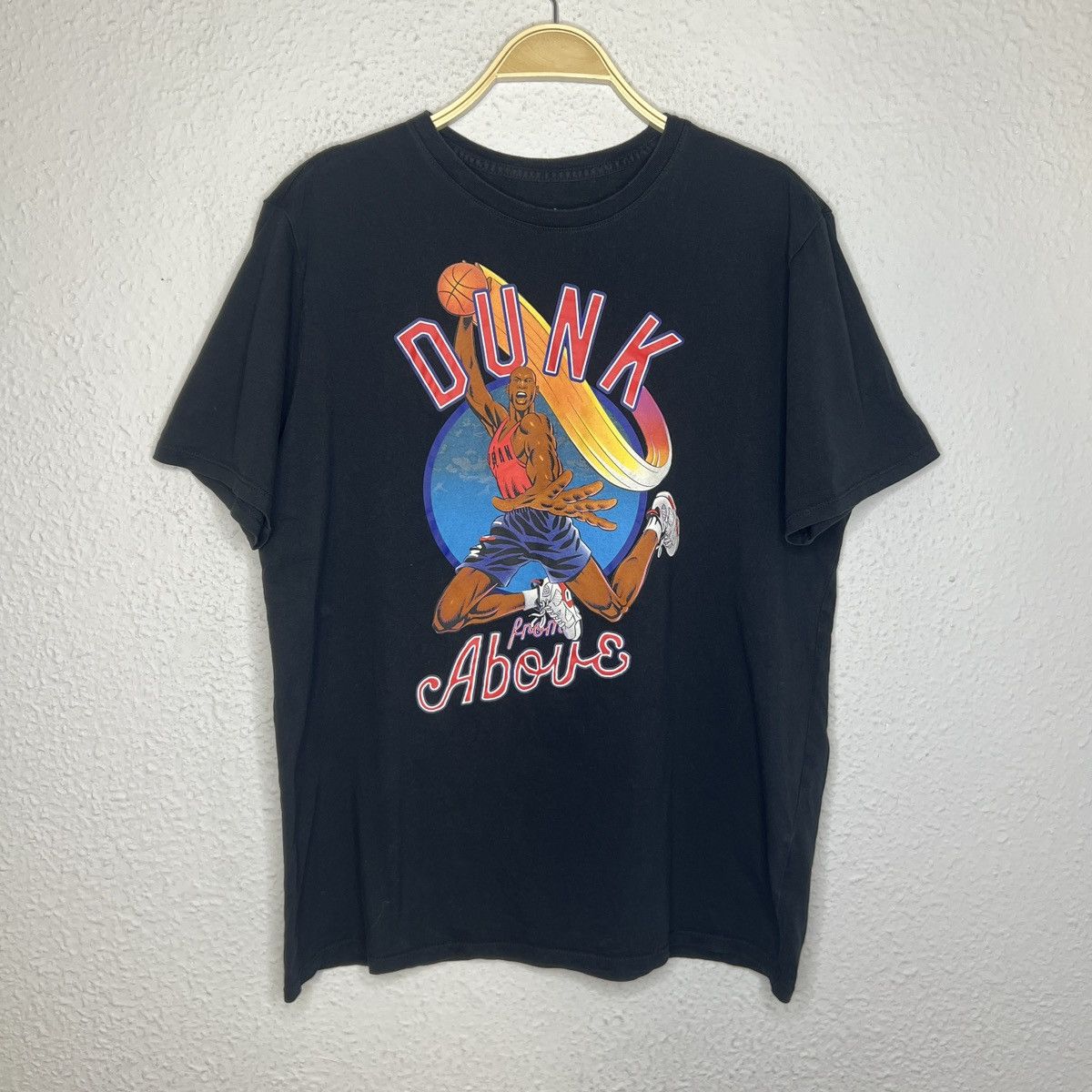 Jordan Brand Vintage Nike Jordan Tshirt Tee Dunk From Above Print Black Size US L / EU 52-54 / 3 - 1 Thumbnail