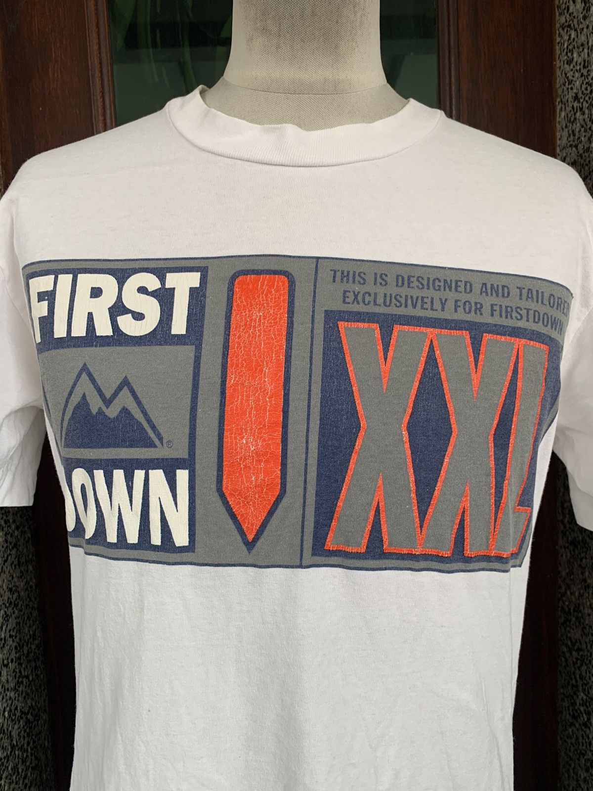 Vintage Vintage 90s First Down Big Logo T Shirt Size US M / EU 48-50 / 2 - 2 Thumbnail