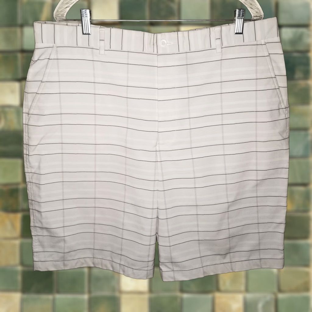 Vintage Tommy Armour Golf Shorts Chino Men Size 40 Gray Striped White Regular Mens Size US 40 / EU 56 - 1 Thumbnail