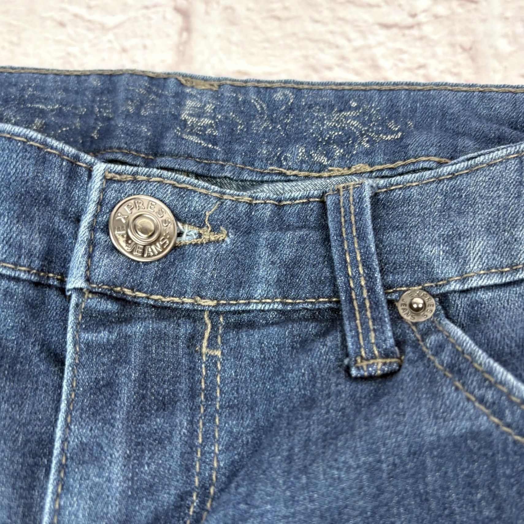 Express Express Jeans Womens 4 Medium Wash Blue Low Rise Cropped 30x24 Embroidered Denim Size 27" / US 4 / IT 40 - 4 Thumbnail