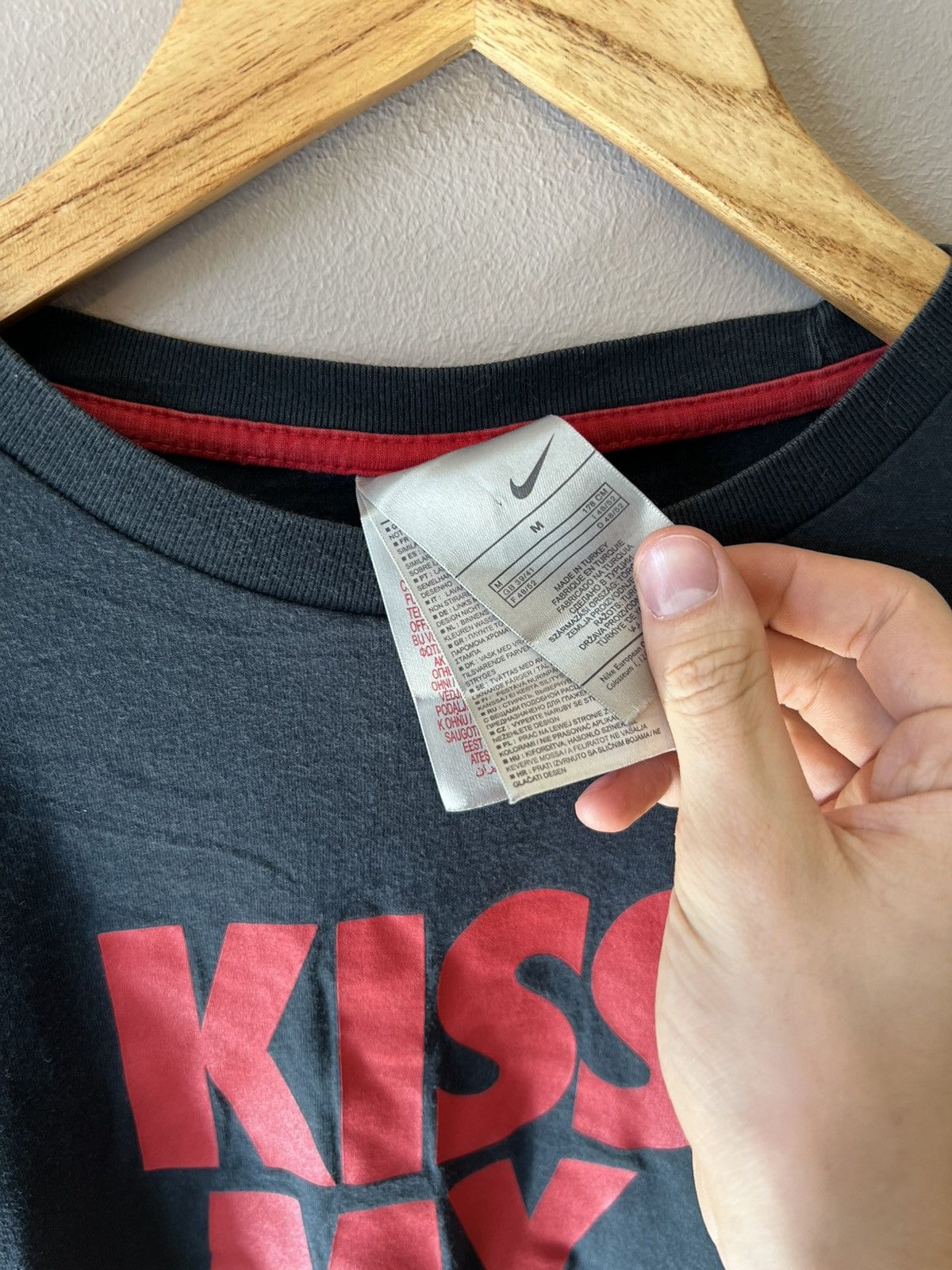 Nike Nike kiss my airs t-shirt Size US M / EU 48-50 / 2 - 4 Thumbnail