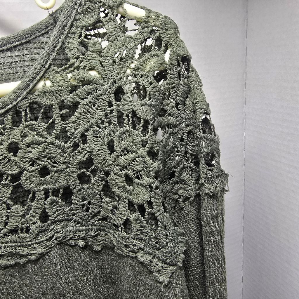 The Unbranded Brand Women's Umgee Long Sleeve Tee S Green Crochet Yoke Size S / US 4 / IT 40 - 4 Thumbnail