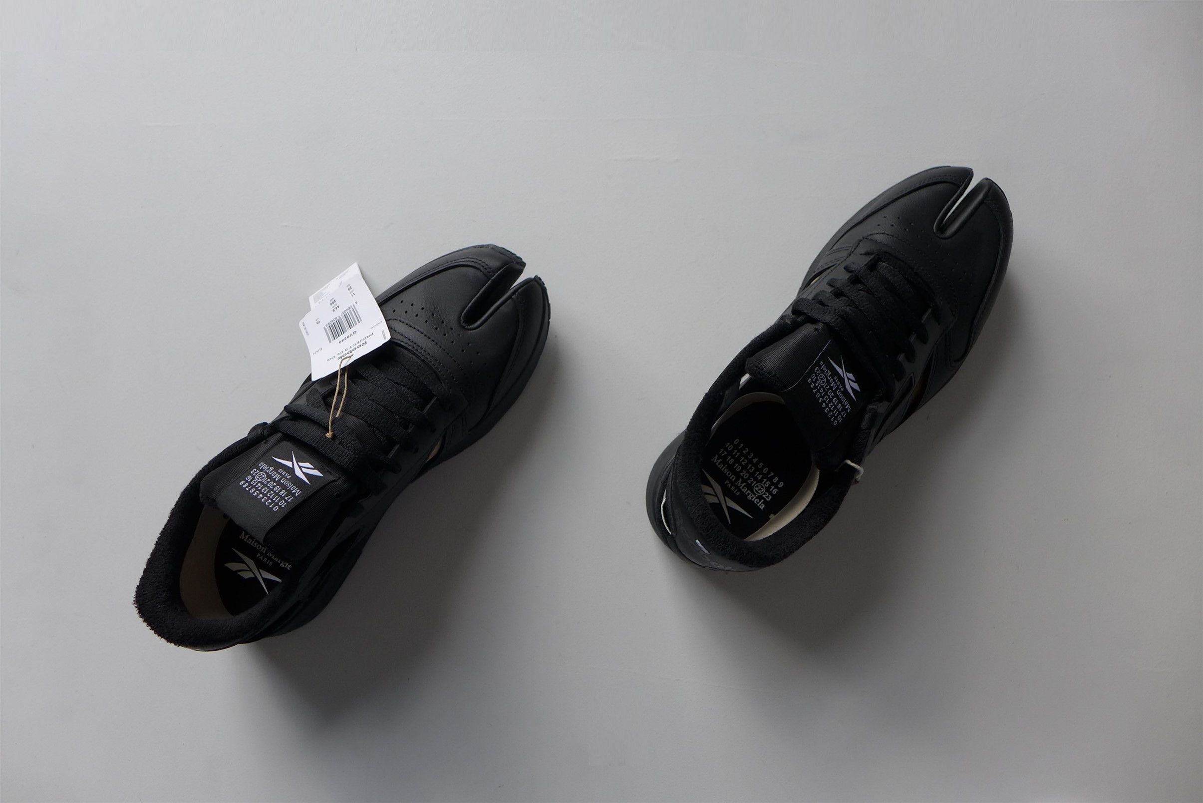 Maison Margiela Magiela x Reebok Tabi Black Classic Leather DQ Sneakers Size US 11 / EU 44 - 6 Thumbnail