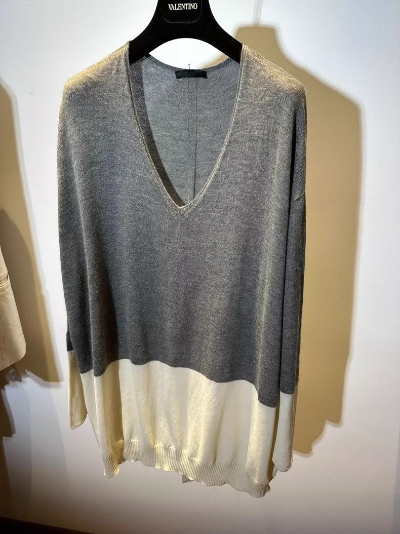 The Row Gray V-Neck Sweater M
