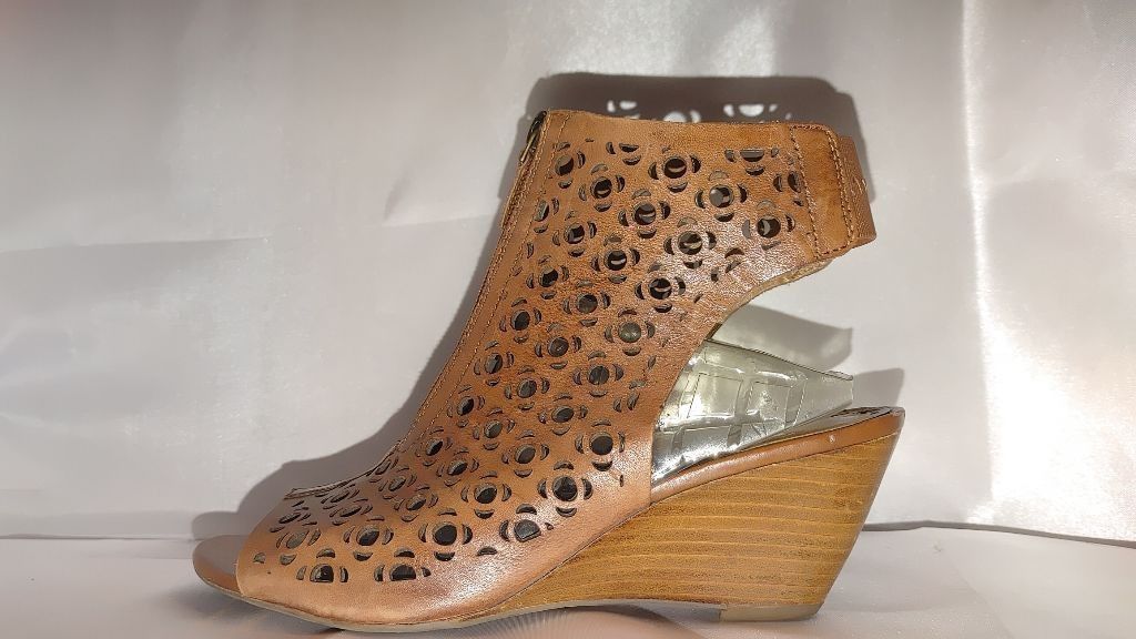 Franco Sarto Franco Sarto Akrona Leather Peep Toes Size 7.5 Size US 7.5 / IT 37.5 - 2 Thumbnail