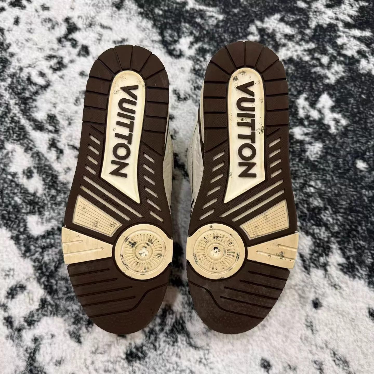 Louis Vuitton LOUIS VUITTON LV Trainer Tan & Beige 40 Near New Size US 7 / EU 40 - 6 Thumbnail