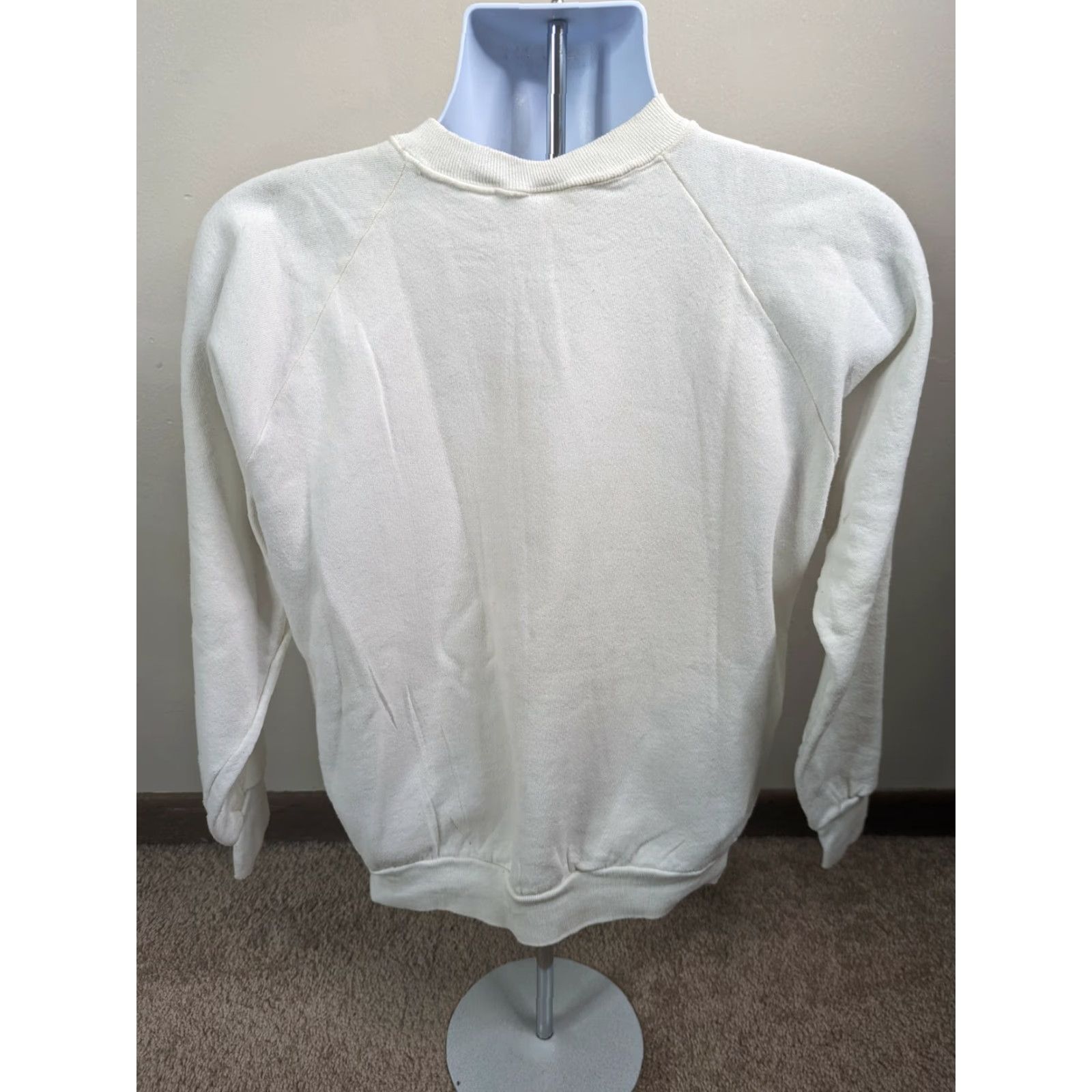 Fruit Of The Loom VINTAGE Fruit of the Loom Sweatshirt Raglan Crewneck Large USA 80s 90s Stewart Crest White Cotton Unisex Adults Mens Womens Size US L / EU 52-54 / 3 - 2 Thumbnail