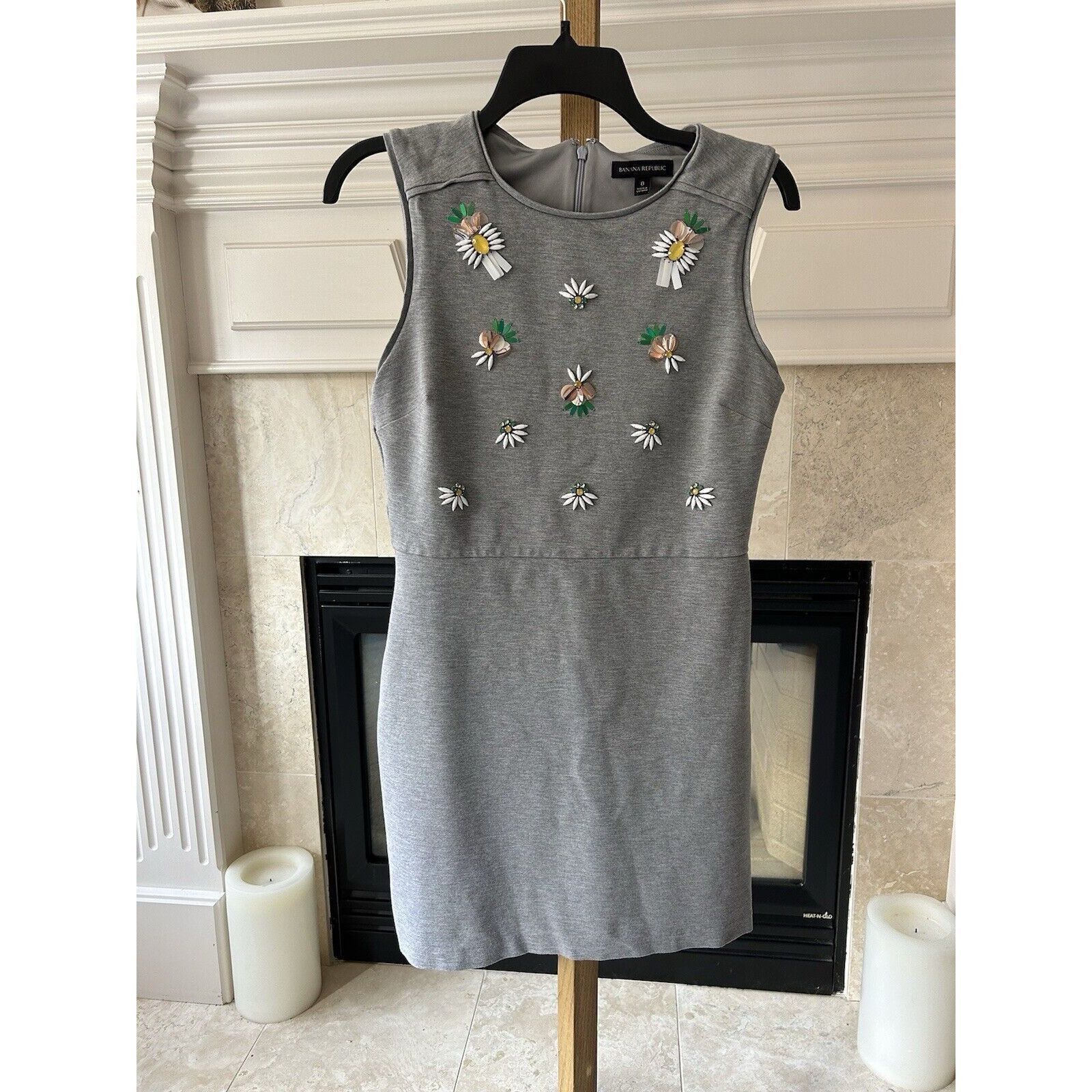 Banana Republic Banana Republic Heather Gray Pineapple Jewel Beaded Embellis Size M / US 6-8 / IT 42-44 - 1 Thumbnail
