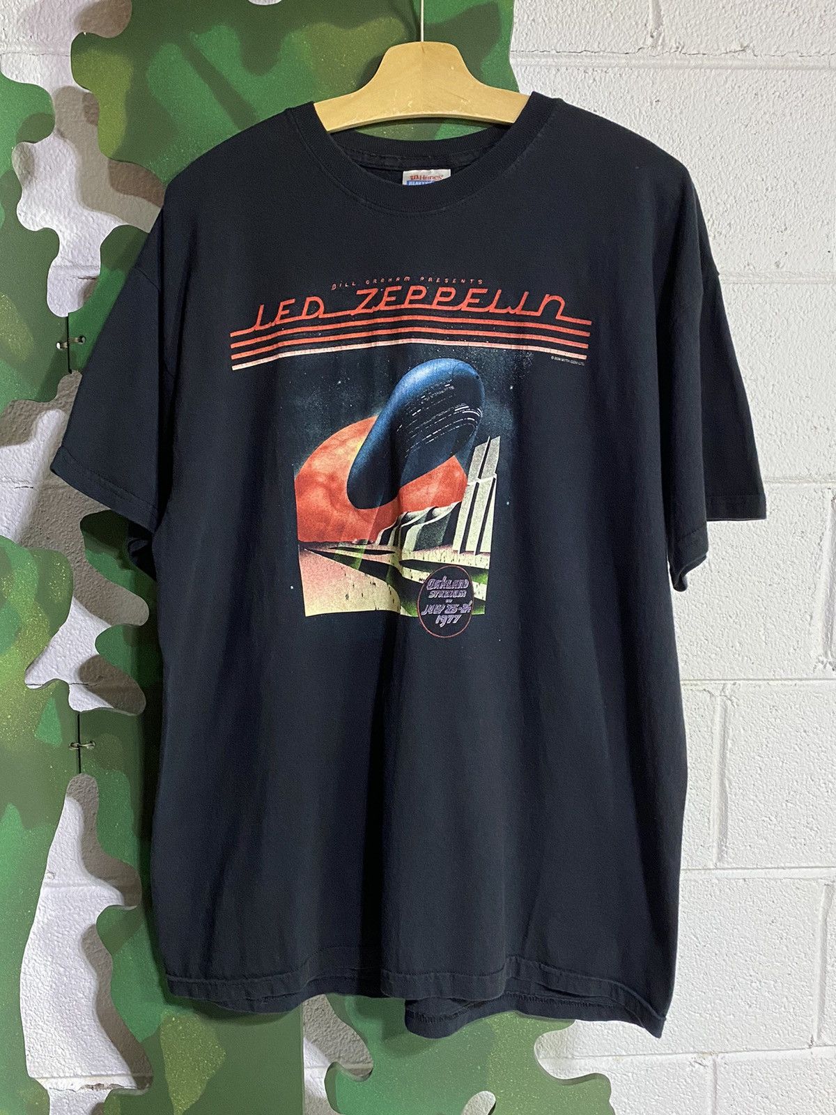 Vintage Led zeppelin tour tee two sided graphic 2004 reprint (sz XL) Size US XL / EU 56 / 4 - 1 Thumbnail