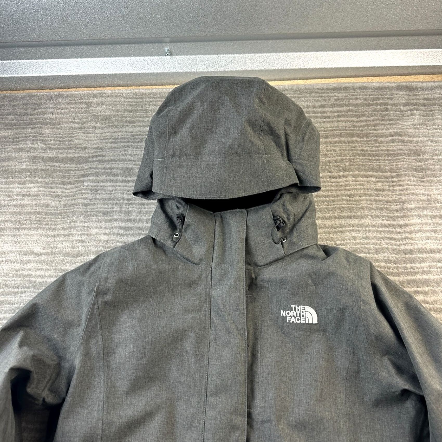 The North Face The North Face Jacket Womens Small Gray Inlux Insulated Hyvent Parka Size S / US 4 / IT 40 - 3 Thumbnail