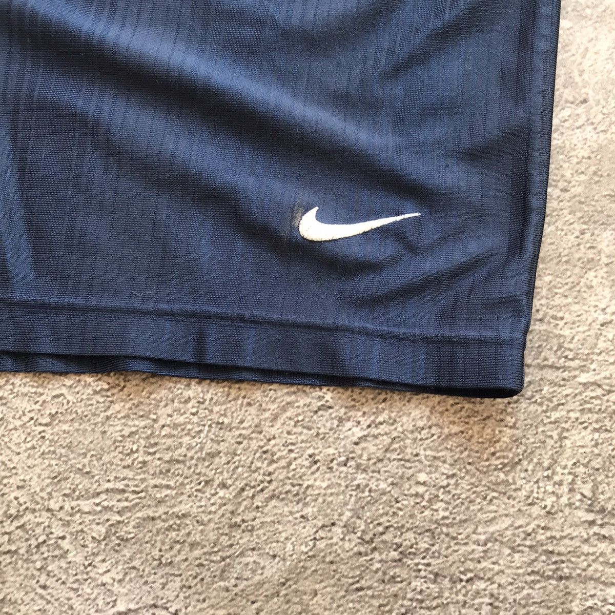 Vintage Vintage Nike Swoosh Shorts Y2K Streetwear Skate Navy Slim 34 Size US 34 / EU 50 - 3 Thumbnail