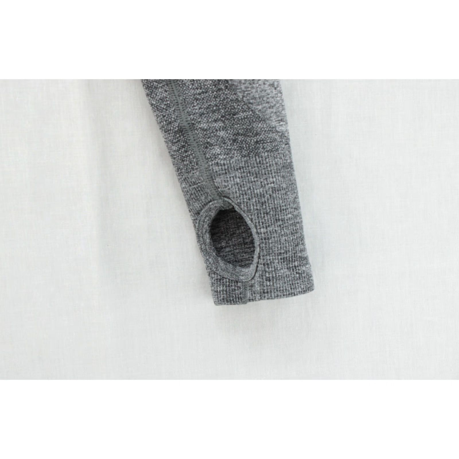 Gymshark Gymshark Top Women's Medium Gray Heather Flex Long Sleeve Cropped Cutout Back Shirt Adult Female Gray Heather Cropped Back Size M / US 6-8 / IT 42-44 - 3 Thumbnail