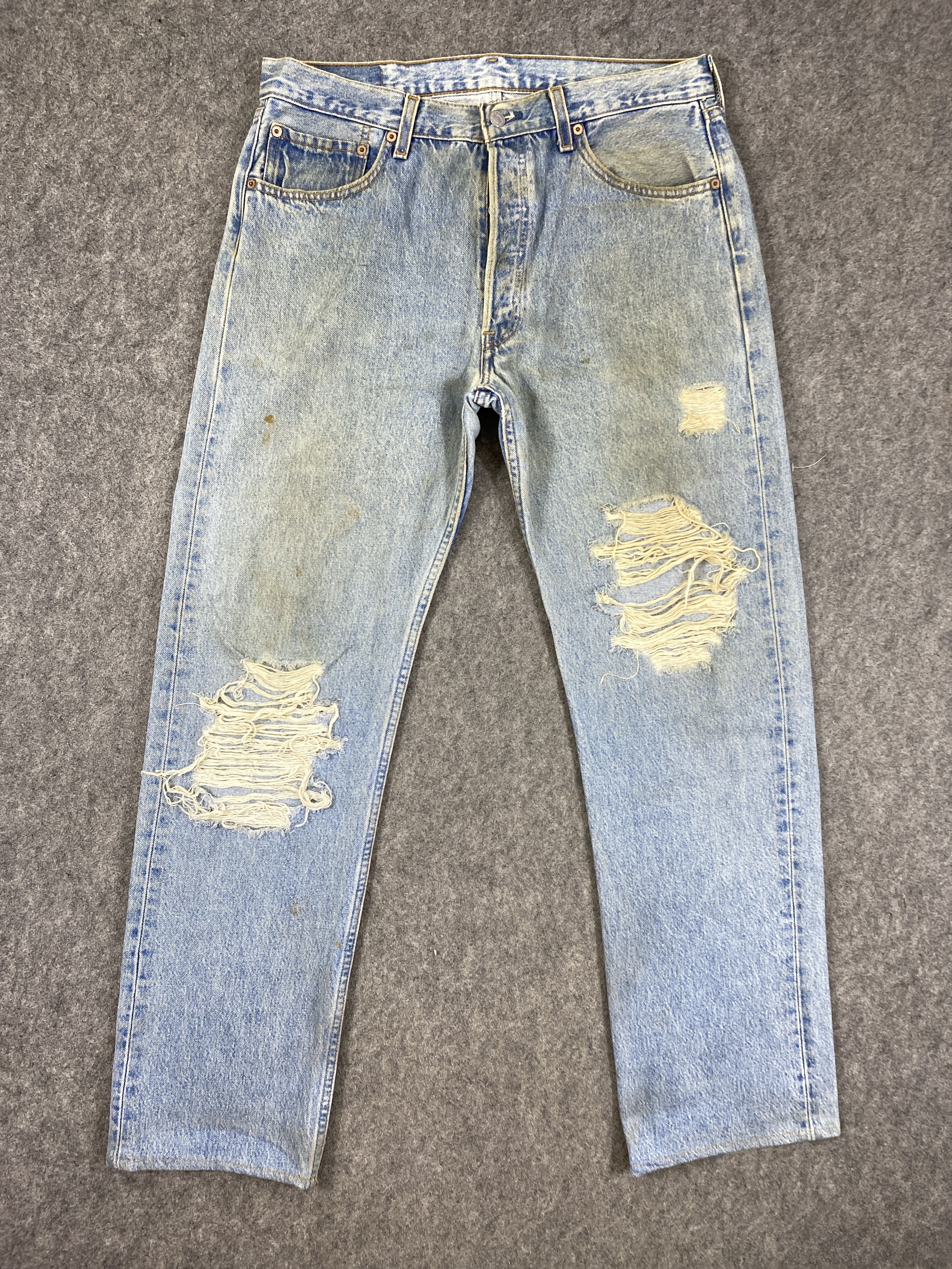 Ripped Light Blue Vintage Levis 501 Jeans 34x30.5 - JN3090