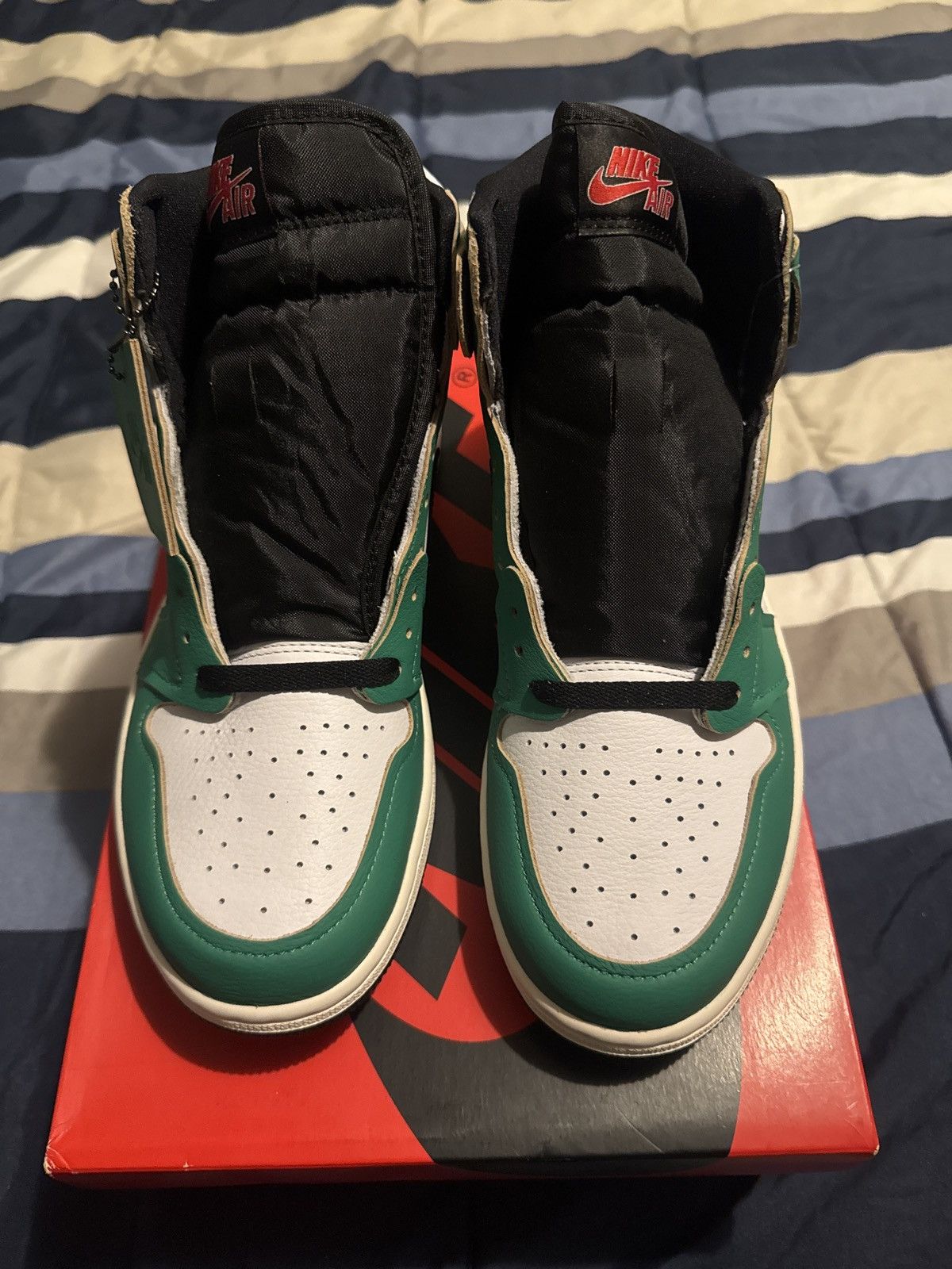 Jordan Brand Air Jordan 1 High OG Lucky Green Size US 10.5 / IT 40.5 - 3 Thumbnail