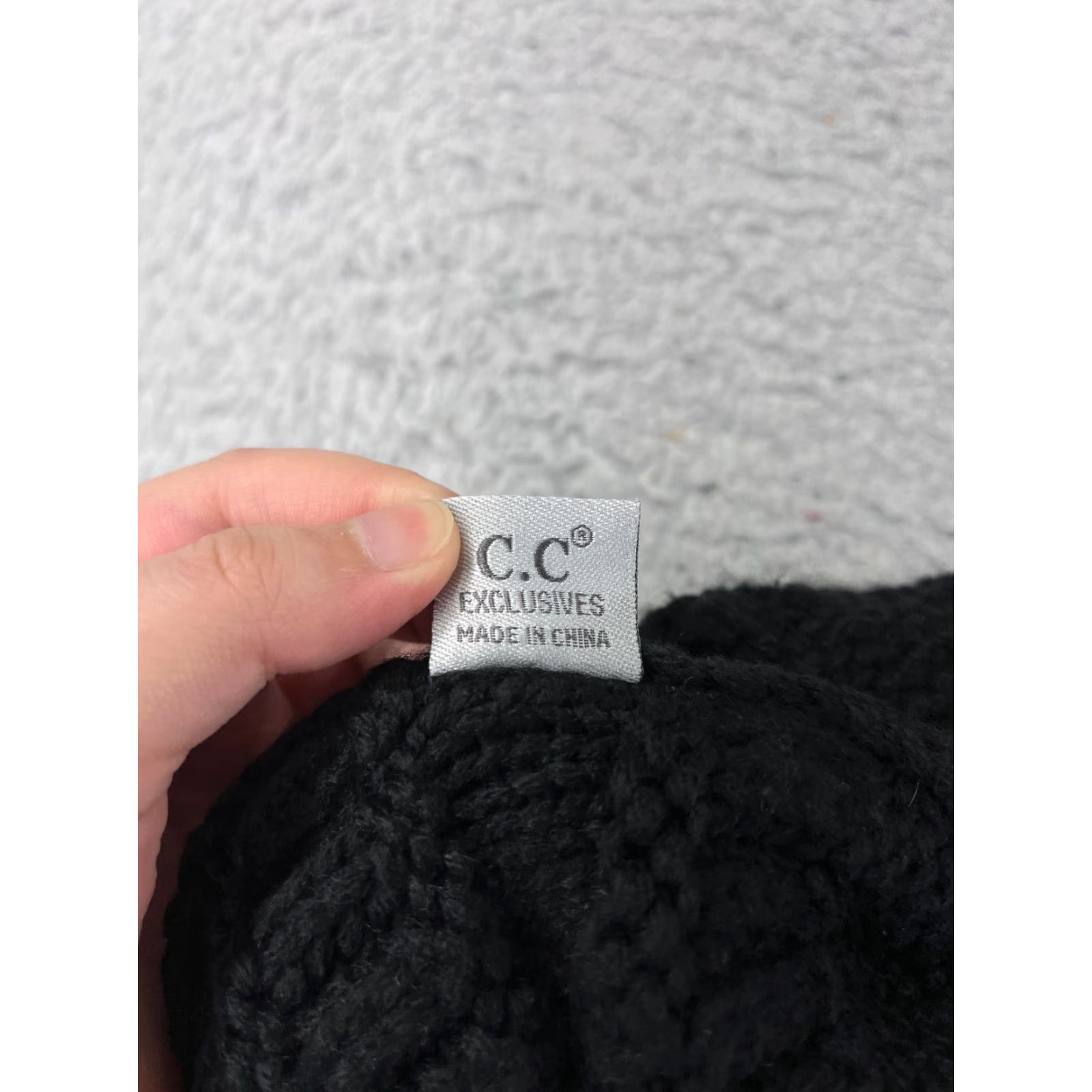 Vintage C.C Exclusives Beanie Toque Womens One Size Black Knit Acrylic Faux Fur Pom Size ONE SIZE - 7 Thumbnail