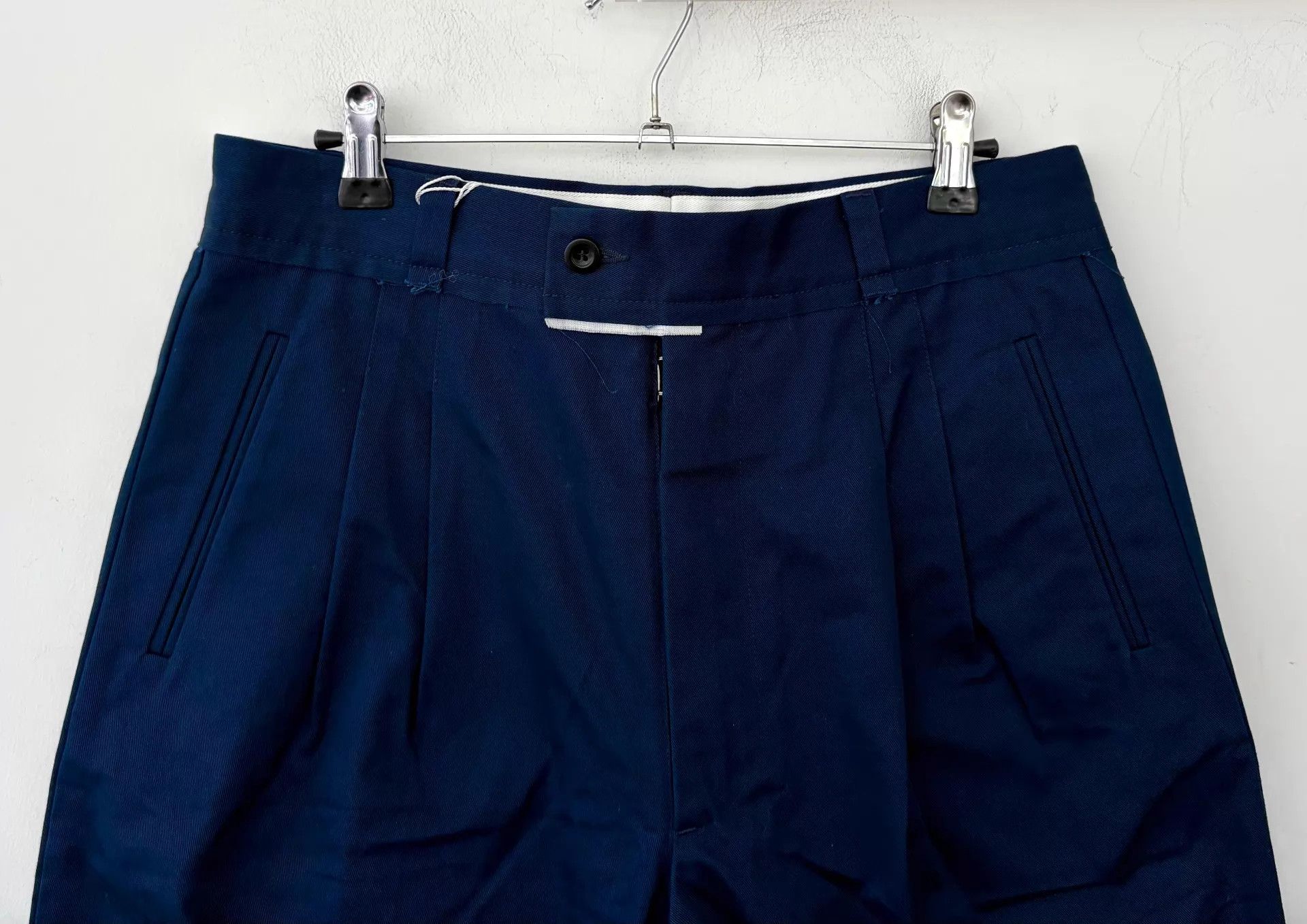 Maison Margiela Maison Margiela 22ss Men Pleat Straight Chino Navy 46 (NWT) Size US 30 / EU 46 - 3 Thumbnail
