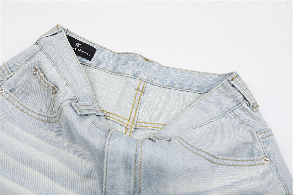 Vintage Men's Light-Wash Vibe Wide-Leg Jeans Size US 32 / EU 48 - 4 Thumbnail
