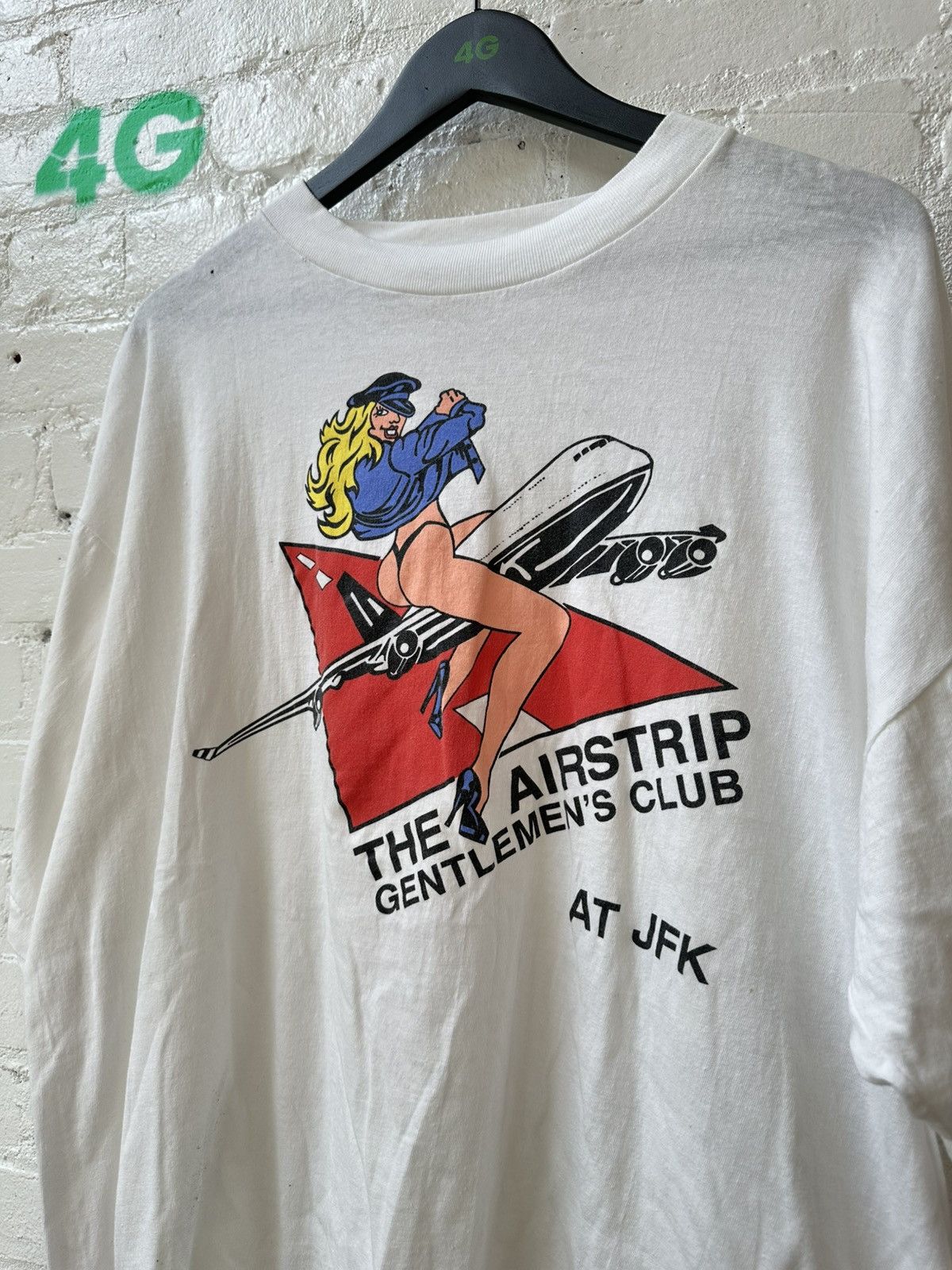 Vintage VINTAGE STRIP CLUB AT JFK WHITE T Size US XL / EU 56 / 4 - 2 Thumbnail