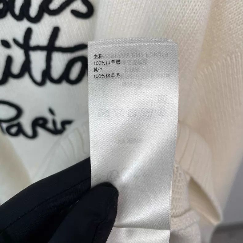 Louis Vuitton Louis Vuitton SS26 White Letter Pullover Long Sleeve Cashm Size US L / EU 52-54 / 3 - 9 Thumbnail