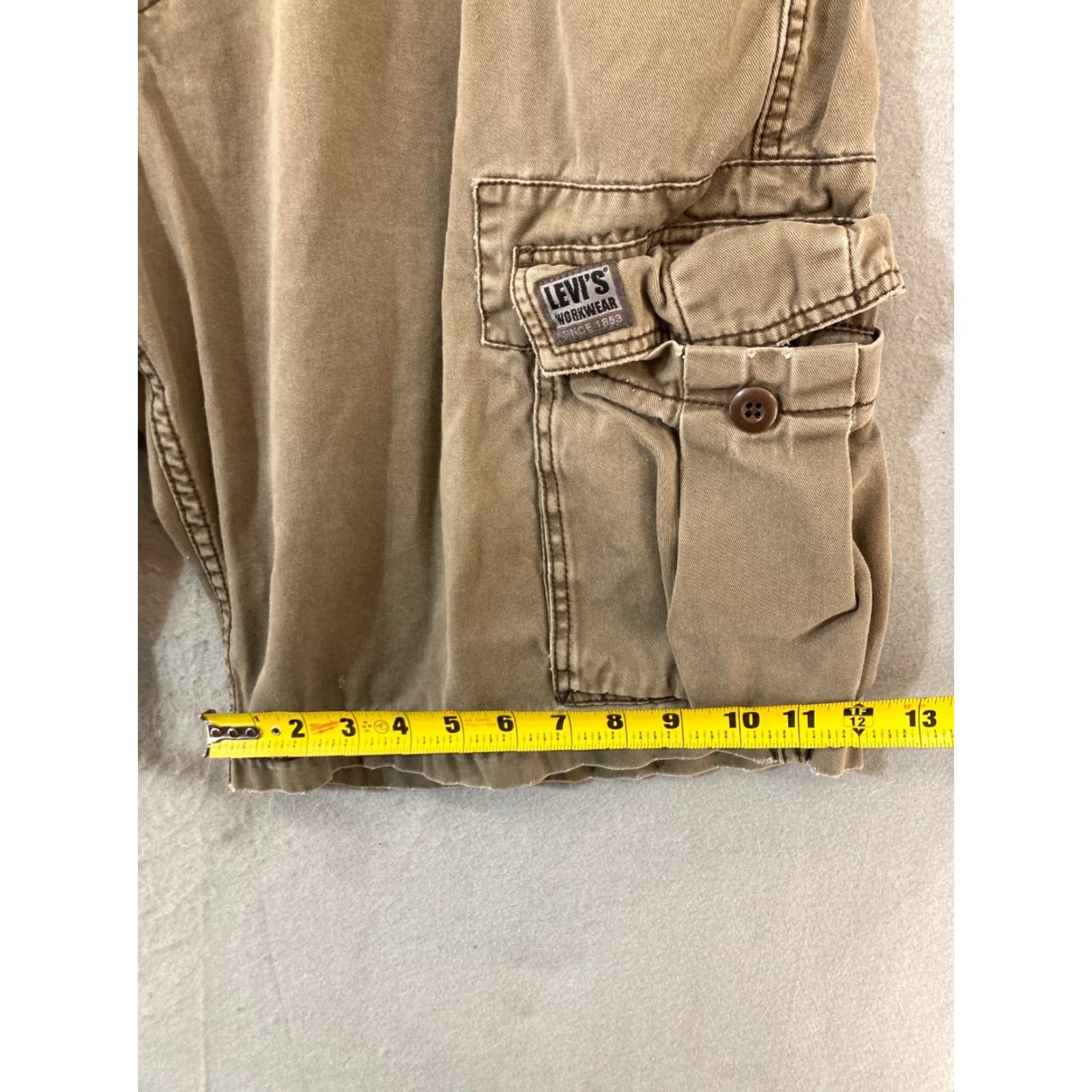 Levi's Levi's Mens Cargo Shorts 40W Khaki Y2K Vintage Cargo Shorts Mens 40W Beige Levi's Vintage Size US 40 / EU 56 - 5 Thumbnail