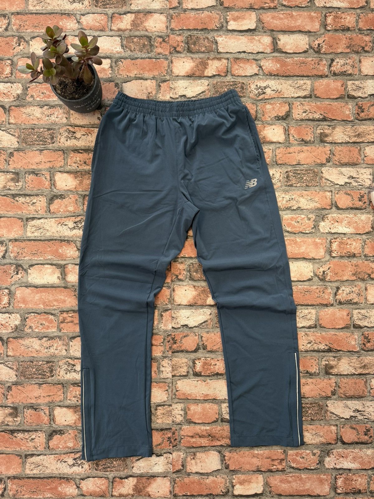 New Balance 90’s NEW BALANCE RARE ZIP LOGO Y2K RETRO NYLON TRACK PANTS Size US 32 / EU 48 - 1 Thumbnail