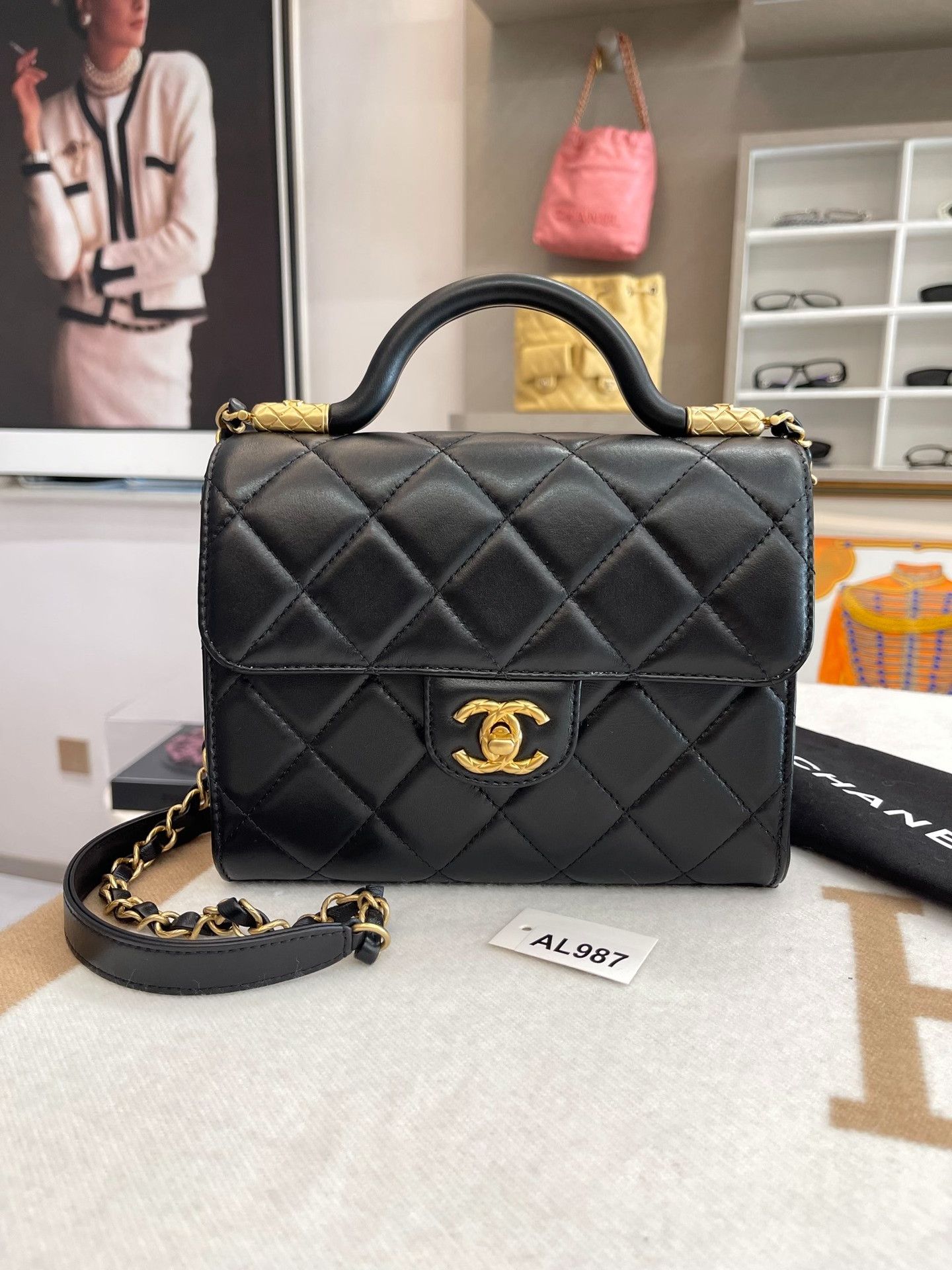 Chanel Pre-loved Bag Very good condition Size ONE SIZE - 1 Thumbnail
