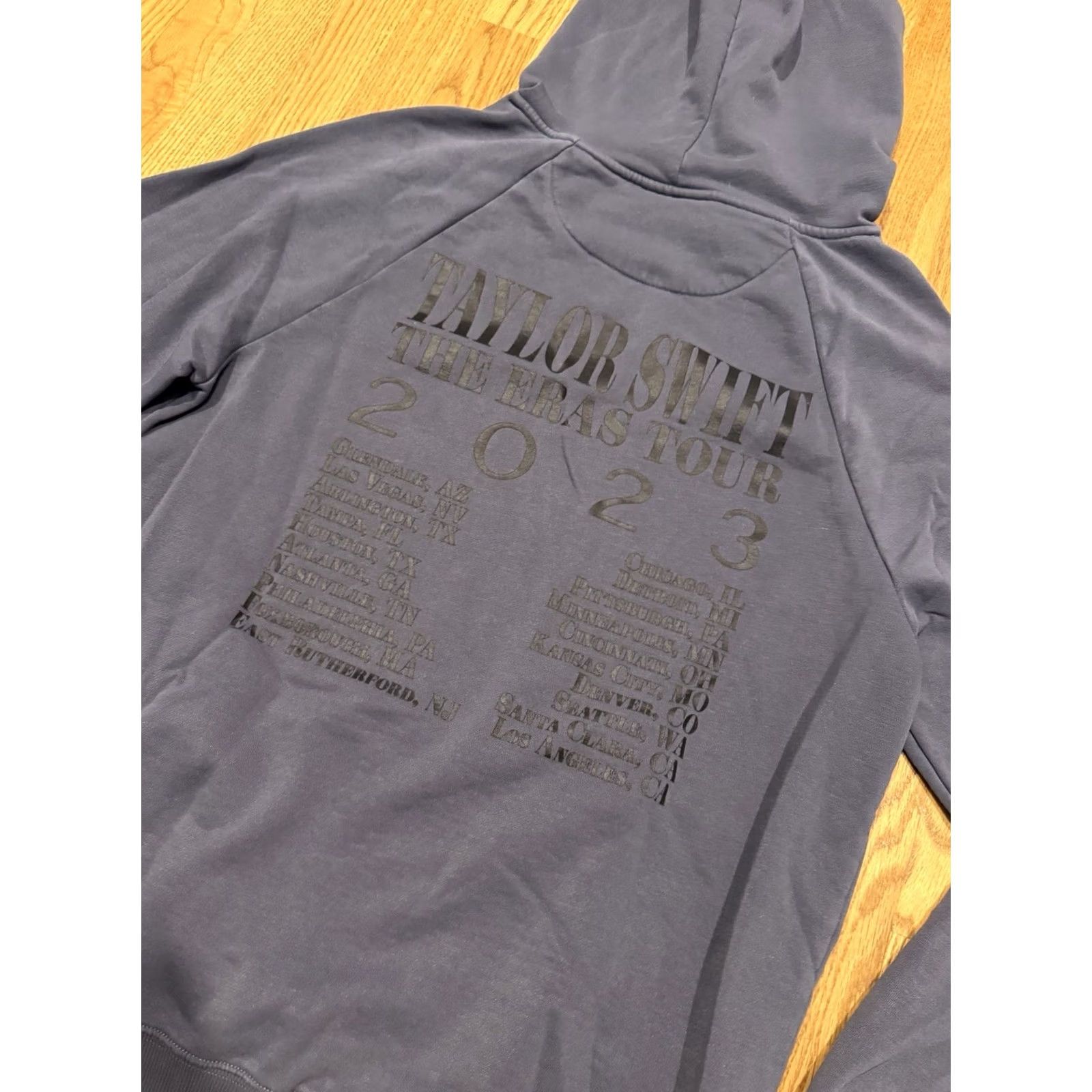 Vintage Taylor Swift The Eras Tour 2023 Hoodie Sweatshirt Medium Blue Gray Pullover Size M / US 6-8 / IT 42-44 - 3 Thumbnail