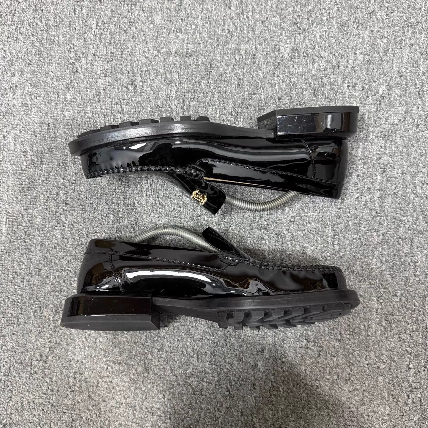 Chanel Chanel Pearl Logo Black & Gold Patent Leather Loafer EUR 38 Size US 7.5 / IT 37.5 - 5 Thumbnail