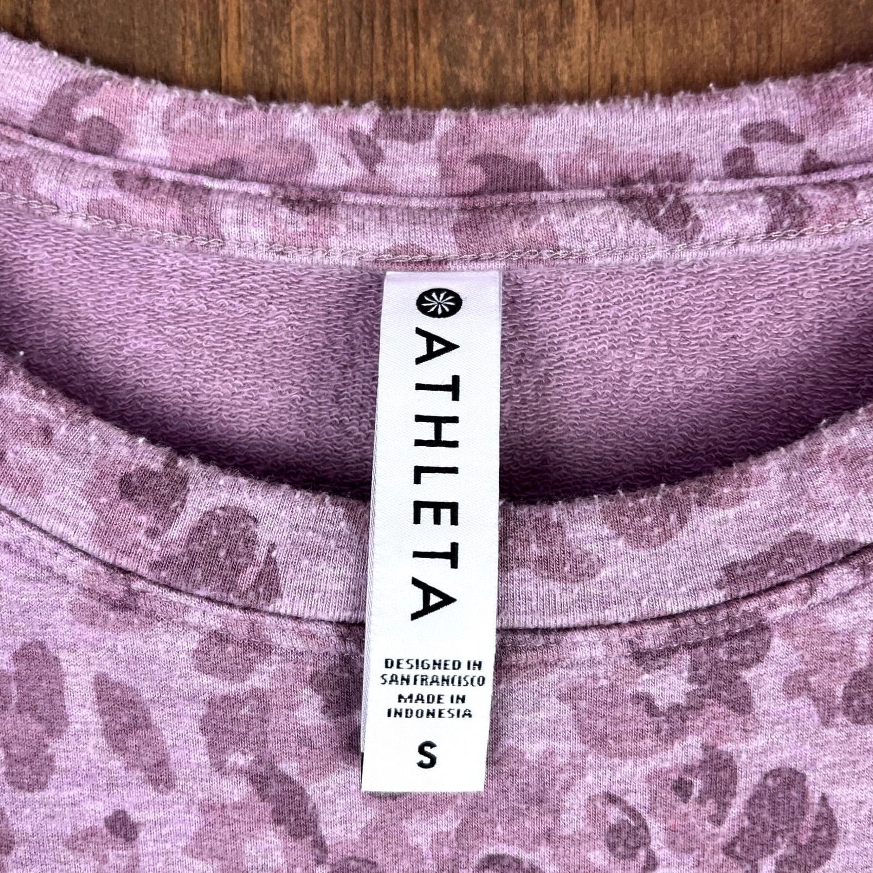 Athleta Athleta Sweatshirt Purple Leopard Print Studio To Street Pullover S Size S / US 4 / IT 40 - 6 Thumbnail