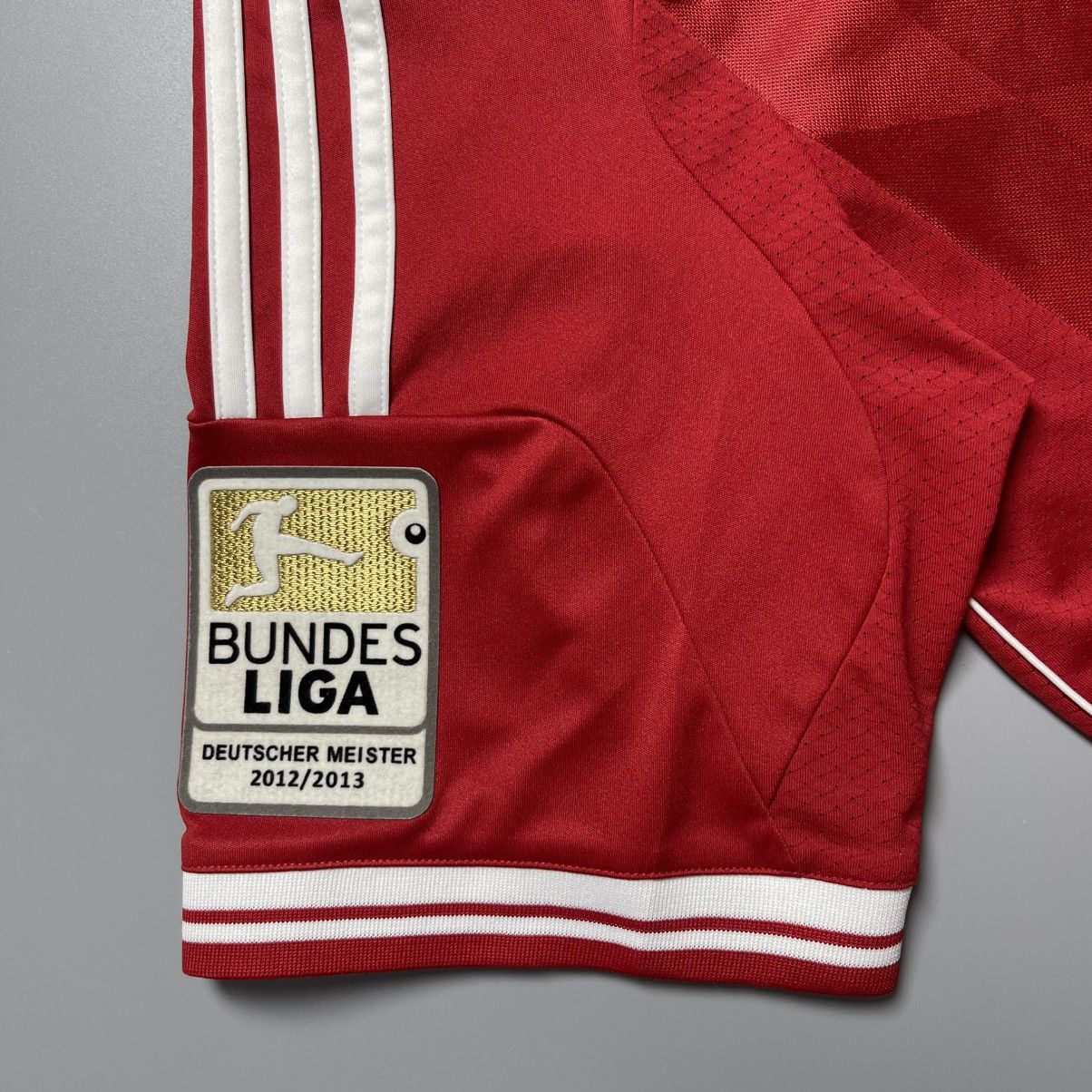 Vintage BAYERN ADIDAS 2013/2014 FOOTBALL HOME JERSEY #10 ROBBEN Size US L / EU 52-54 / 3 - 7 Thumbnail