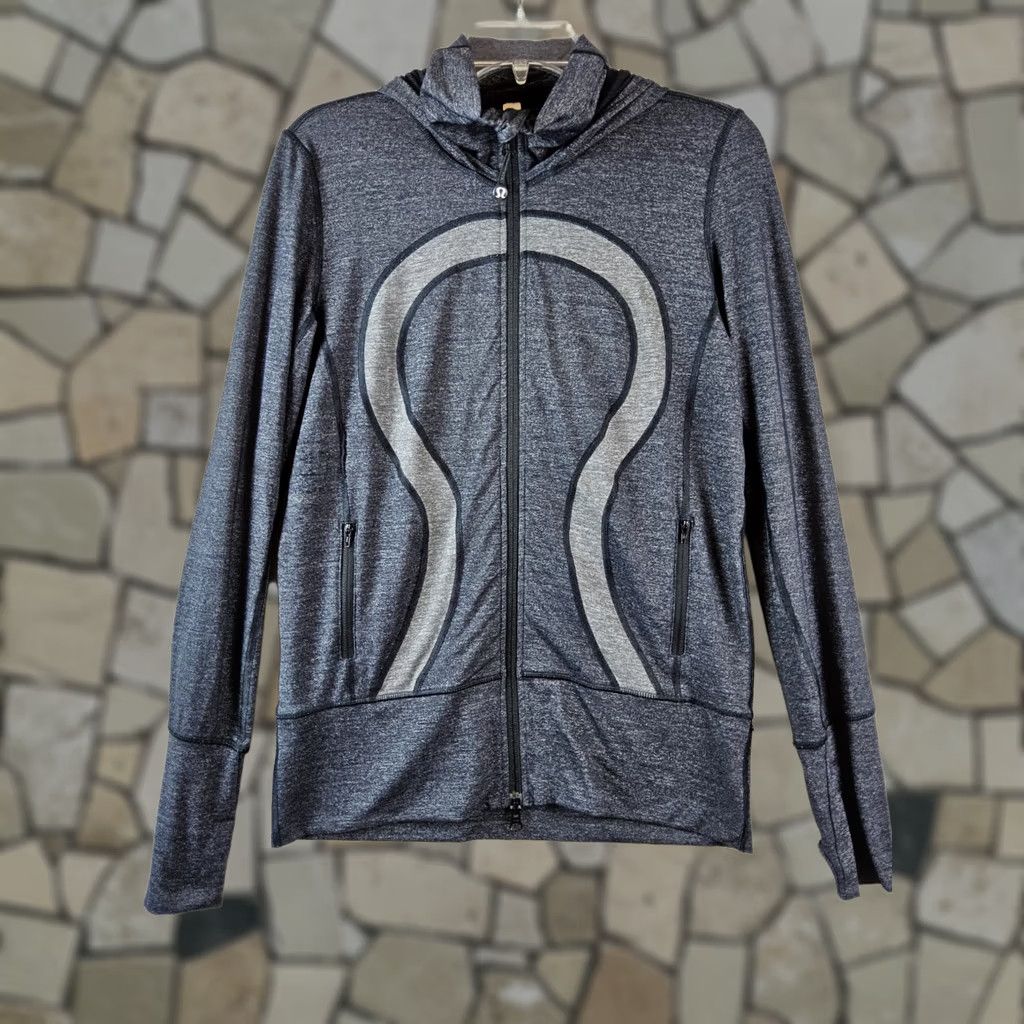 Lululemon Lululemon Women’s Hoodie Jacket Full Zip Athletic Size 8 Roses Multicolor Size M / US 6-8 / IT 42-44 - 1 Thumbnail