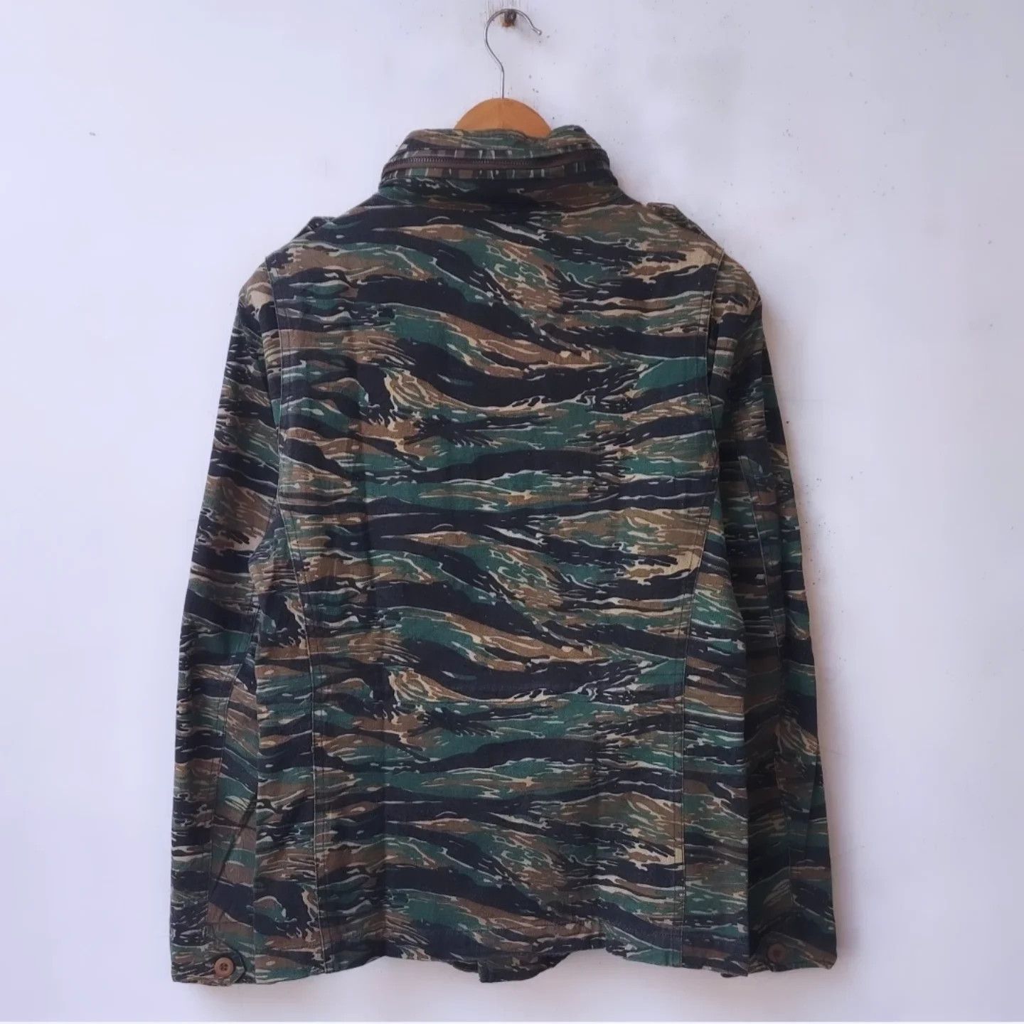 In The Attic × Japanese Brand Japanese Brand In The Attic Camo Tiger Stripe Field Jacket Size US S / EU 44-46 / 1 - 2 Thumbnail