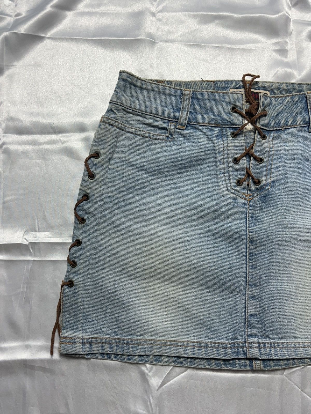 Japanese Brand × Vintage Lace up faded vintage denim mini skirt Size 27" / US 4 / IT 40 - 7 Thumbnail